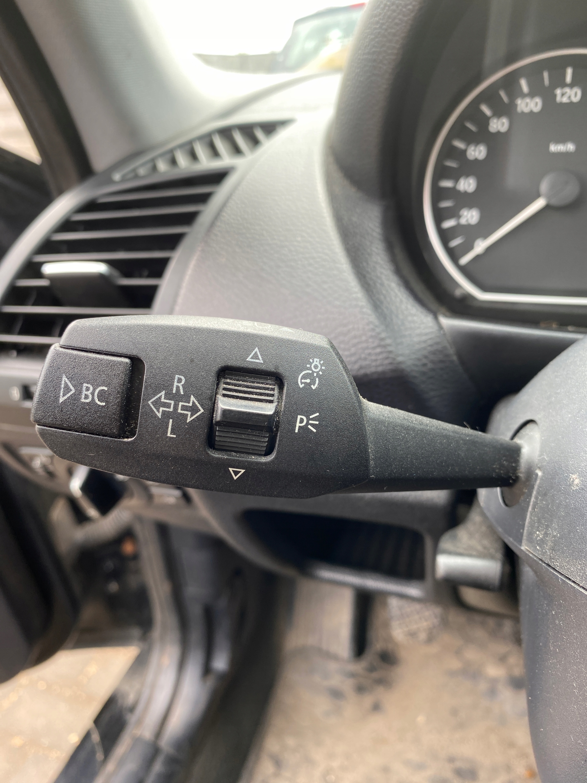 Interrupteur commande phares feux ZESPOLONY Volant BMW 1 et E87 07-11 2.0 D