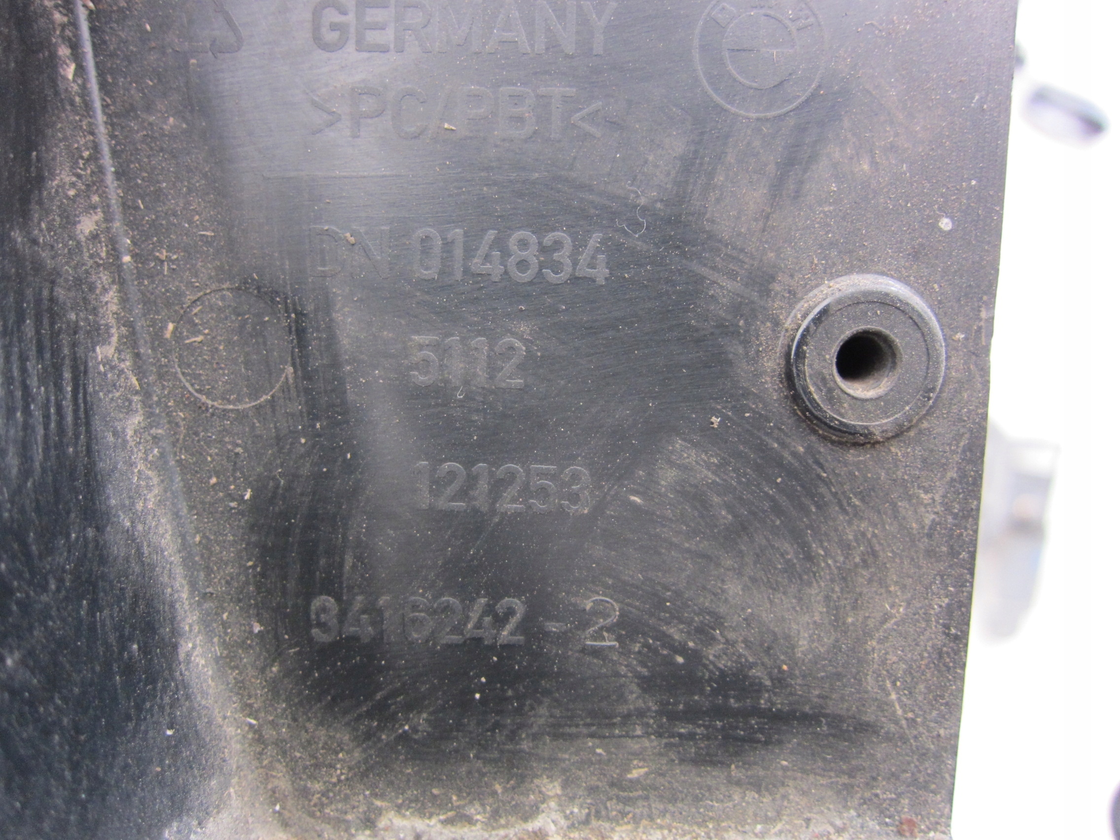 BMW E83 X3 console bumper bracket of the rear L R