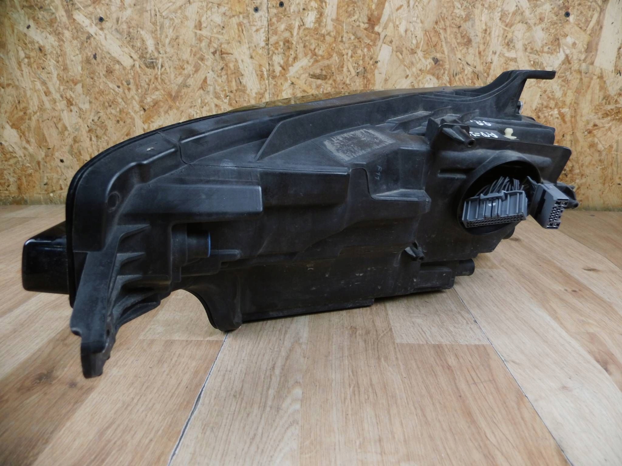 Volvo V60 S60 2022+ LIFT light right front front 32347005