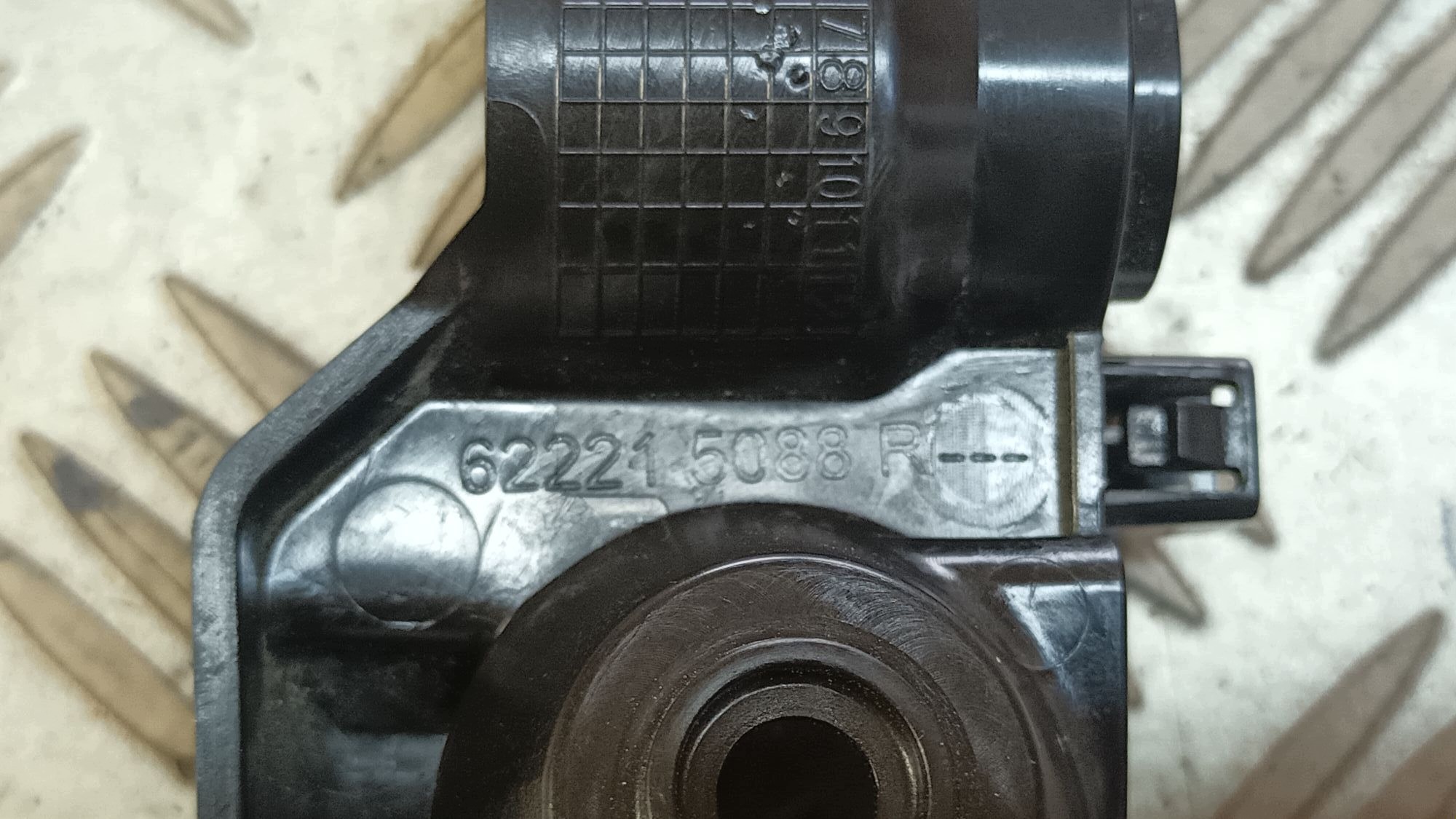 rechts oder links stoßstangenführung vorne RENAULT 622215088R 622201459R