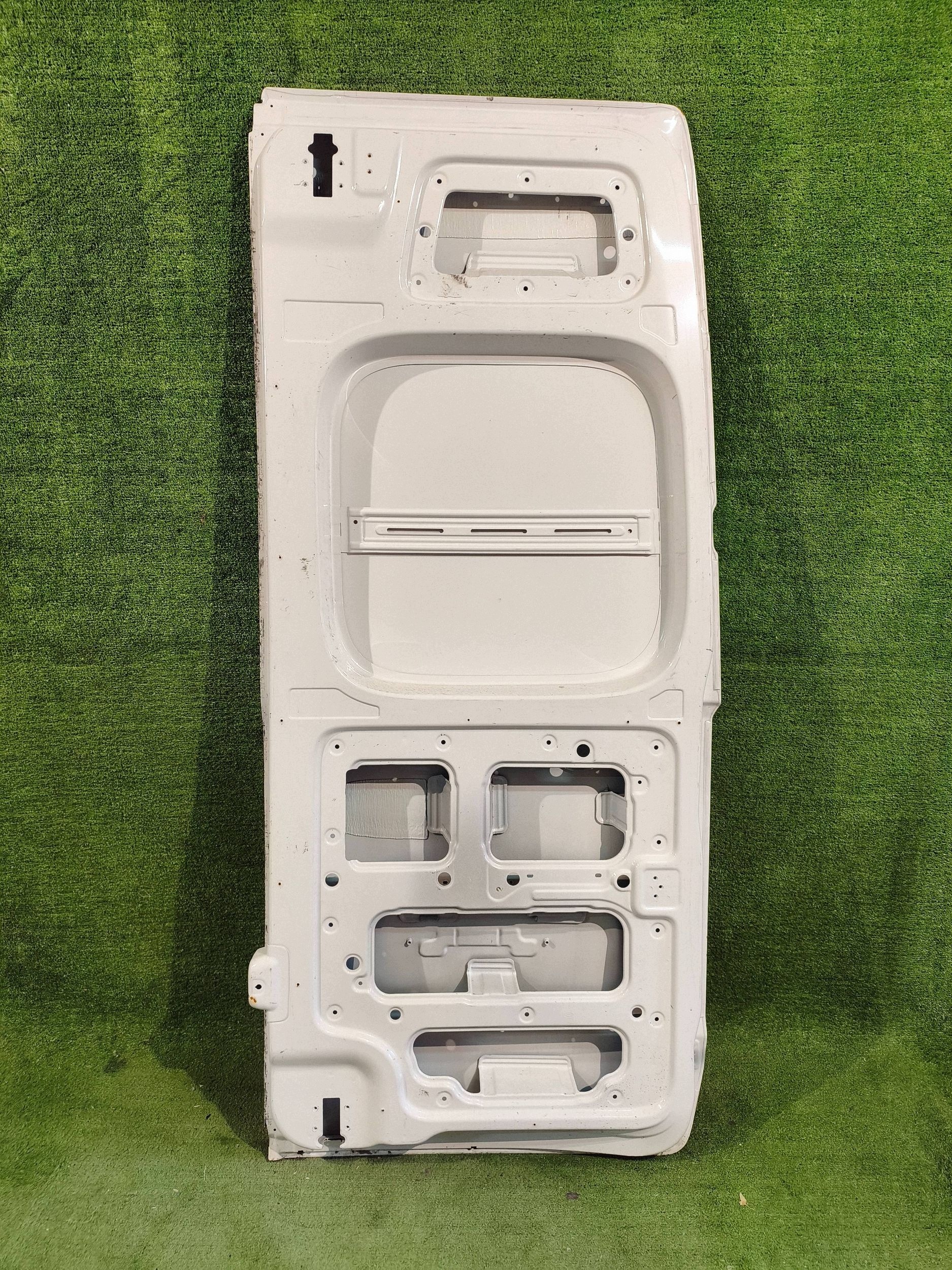 door rear. left HYUNDAI H350 15- NR.5009