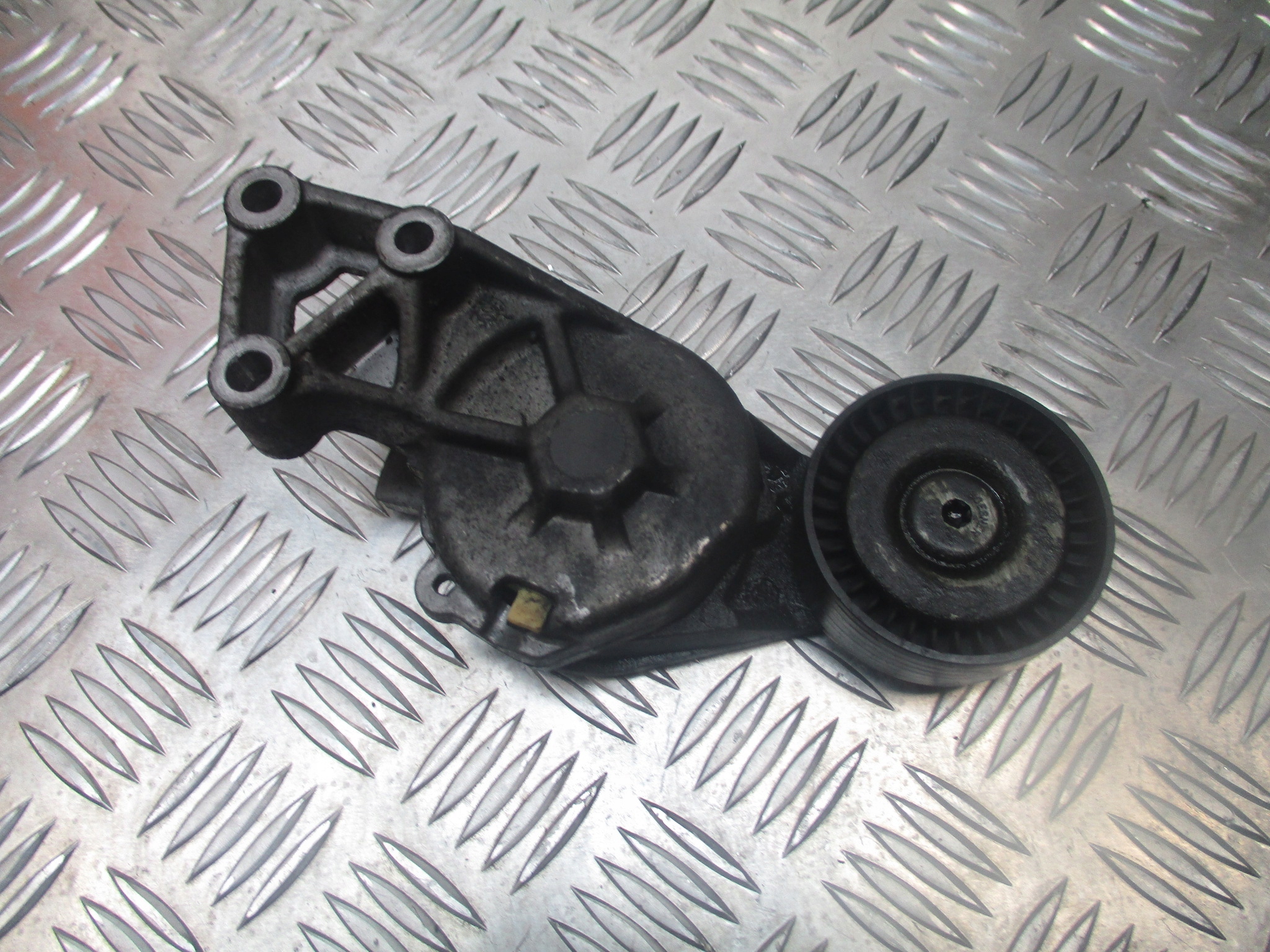 NAPINACZ PASKA VW GOLF IV 1.9 TDI 038908315