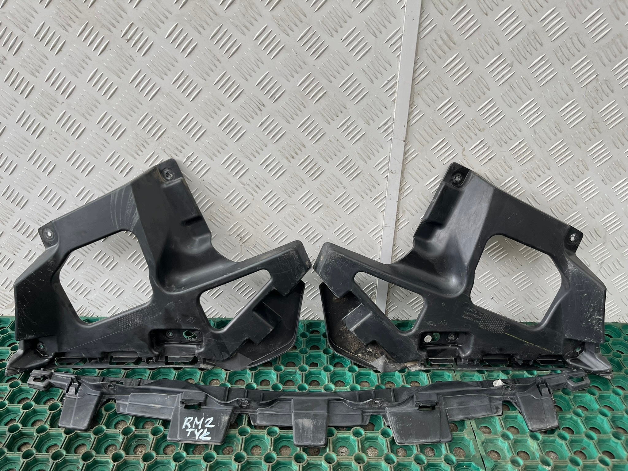 RENAULT MEGANE II 02-08 KOMBI support rear left + right + central 3SZT. KPL
