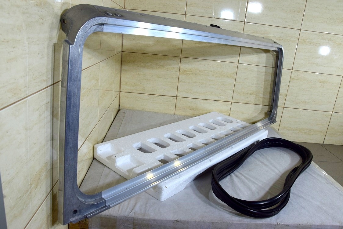 Защитник 07-R. рама лобового стекла LR055317