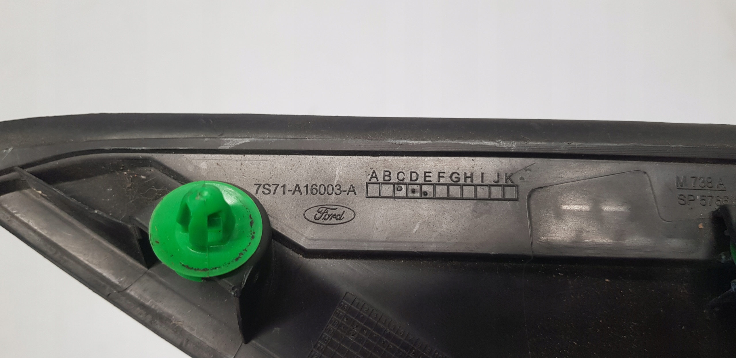 FORD MONDEO MK4 TROJKAT kryt blatníku pravá levá