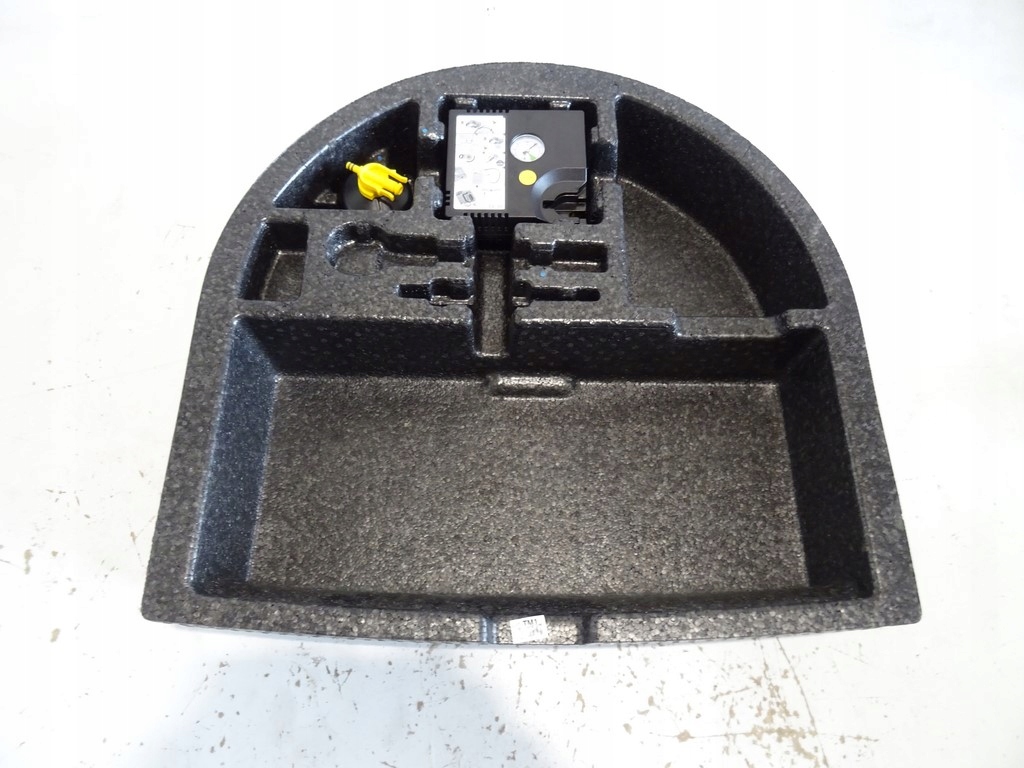 HYUNDAI KONA пенополистирол багажника 09149-J9900