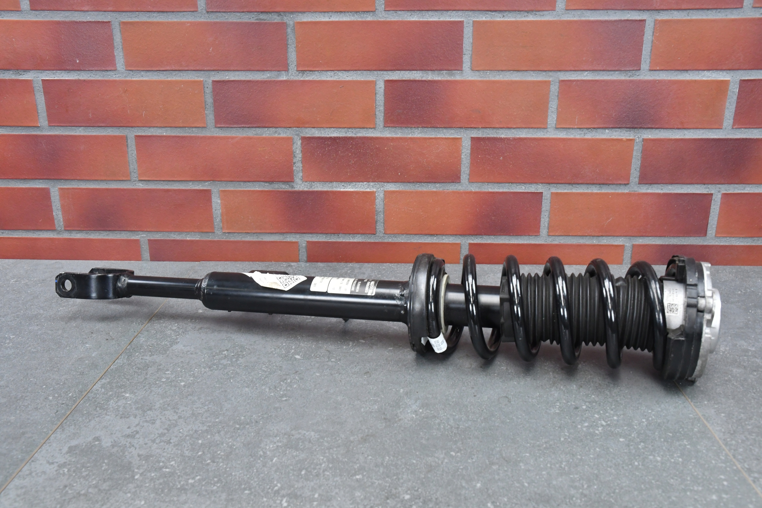 shock absorber right front front BMW 5 G60 5A135A8 22580km 530e 30e