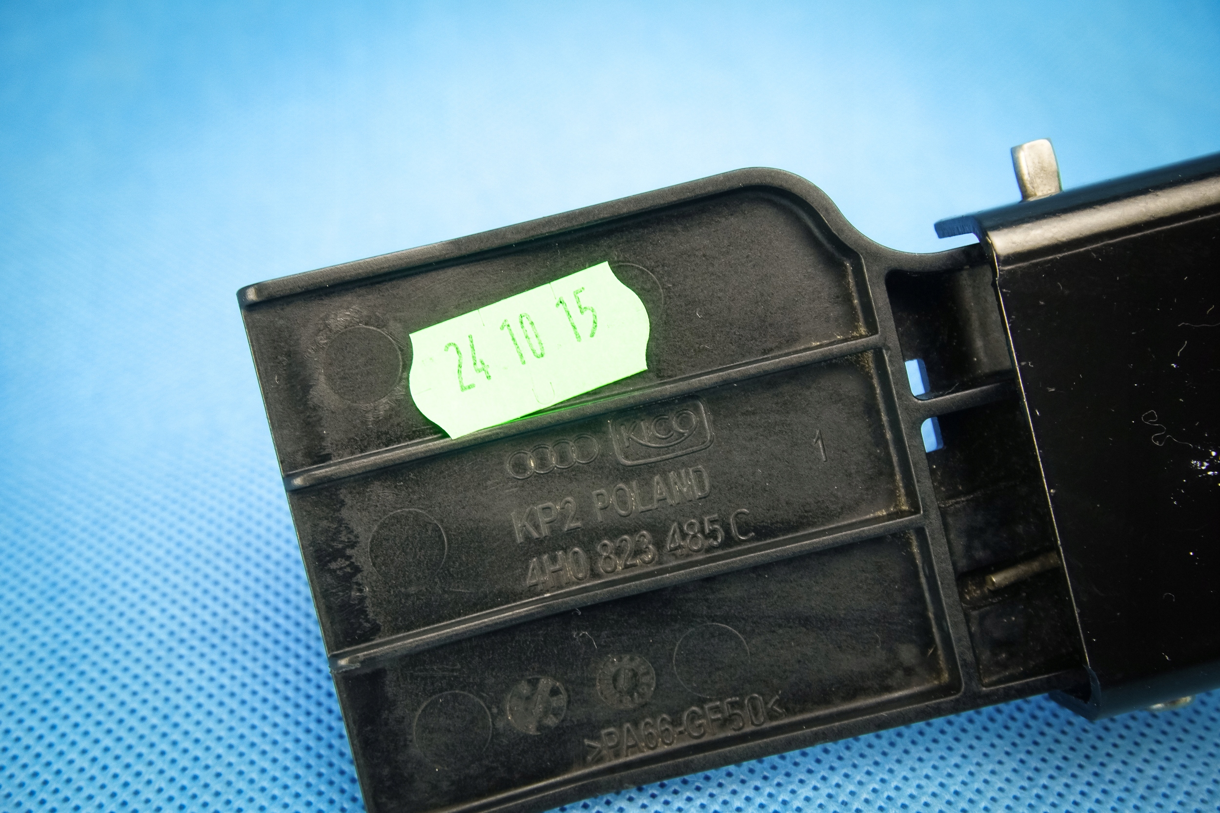 Rygiel bonnet latch lock Audi A8 S8 4H 4H0823485C