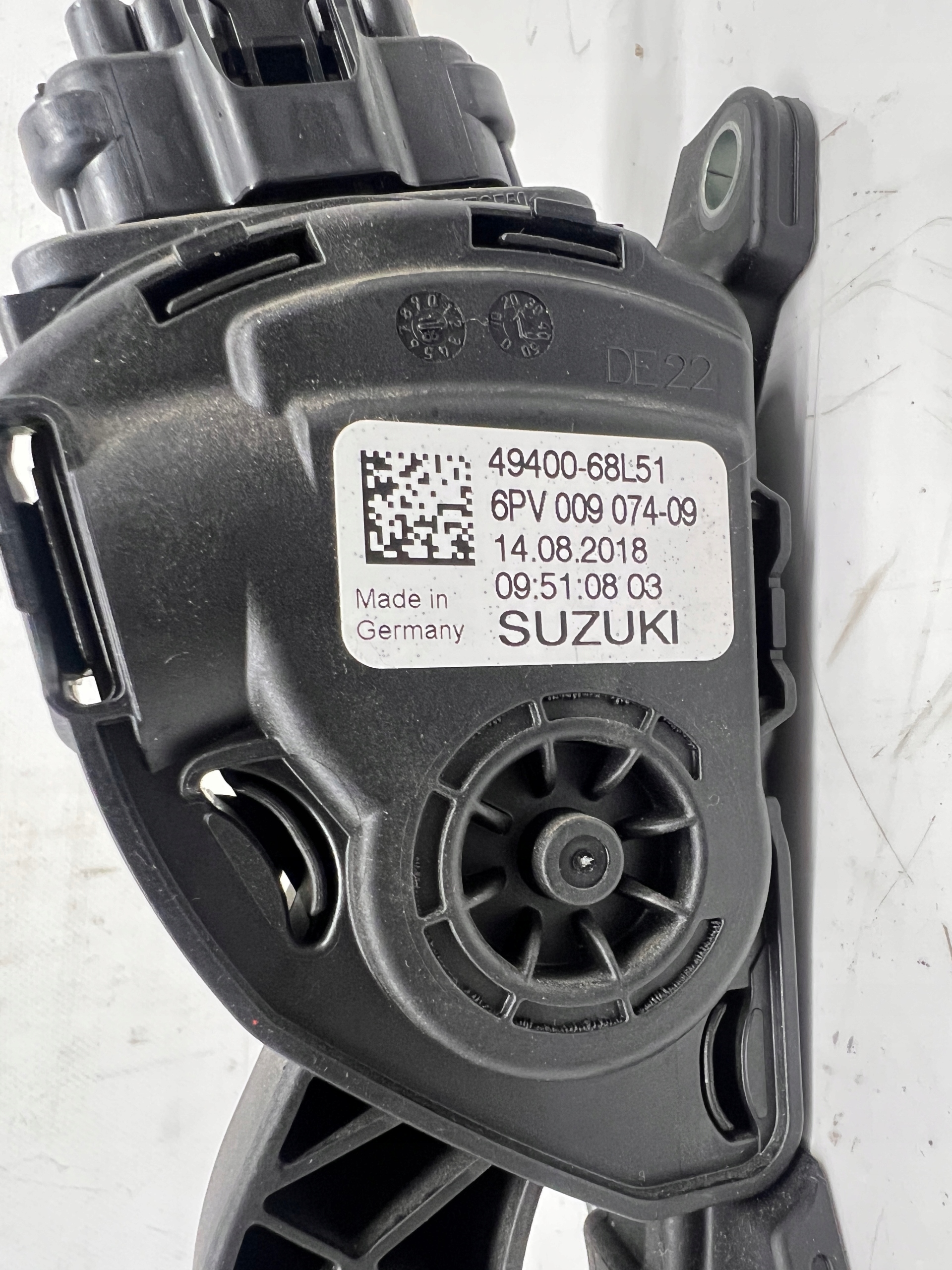 Suzuki SX4 S-Cross accelerator pedal potentiometer 49400-68L51