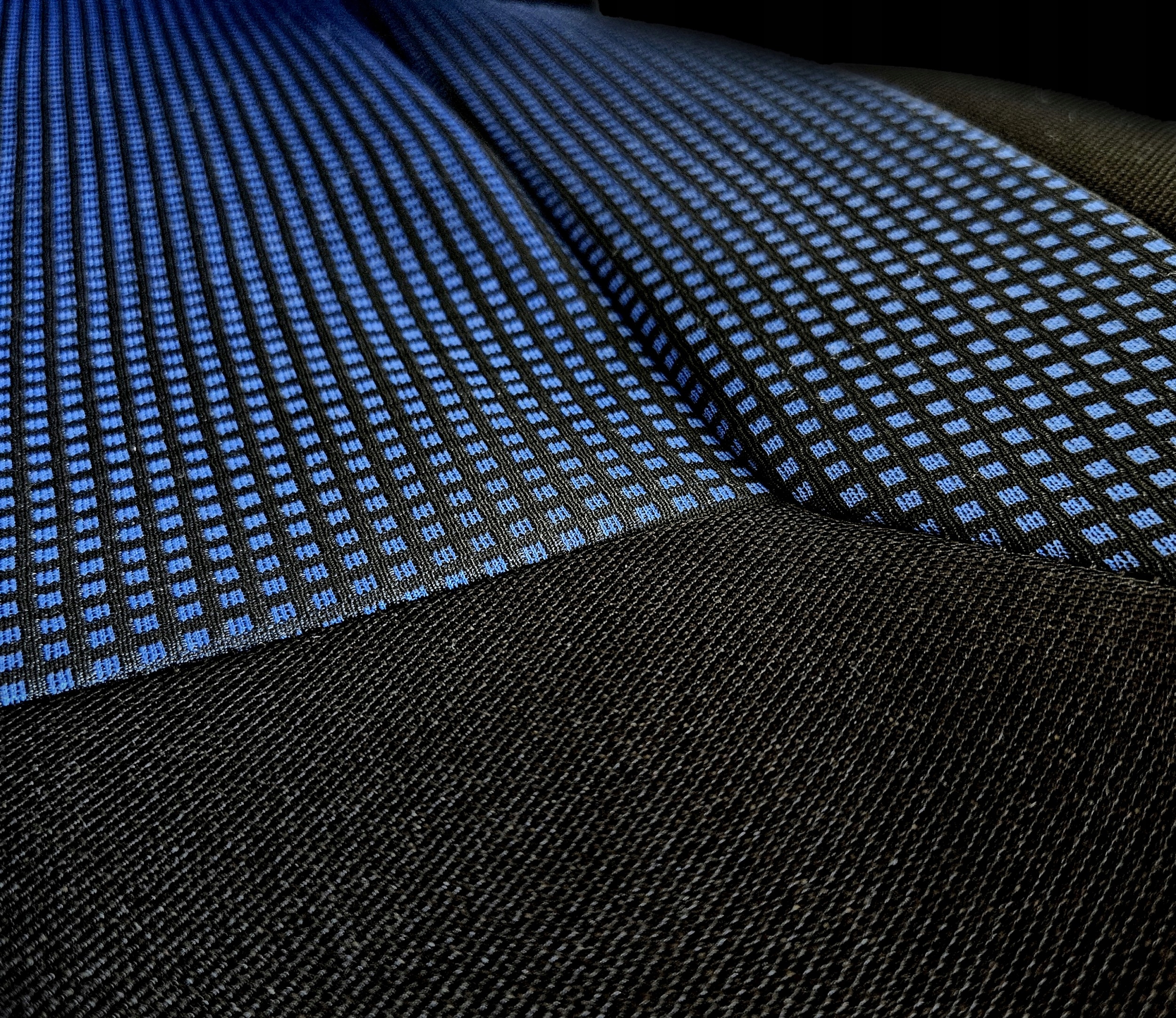 POKROWCE TAPICEROWANE NA SIEDZENIA FOTELE SAMOCHODOWE Model ROYAL