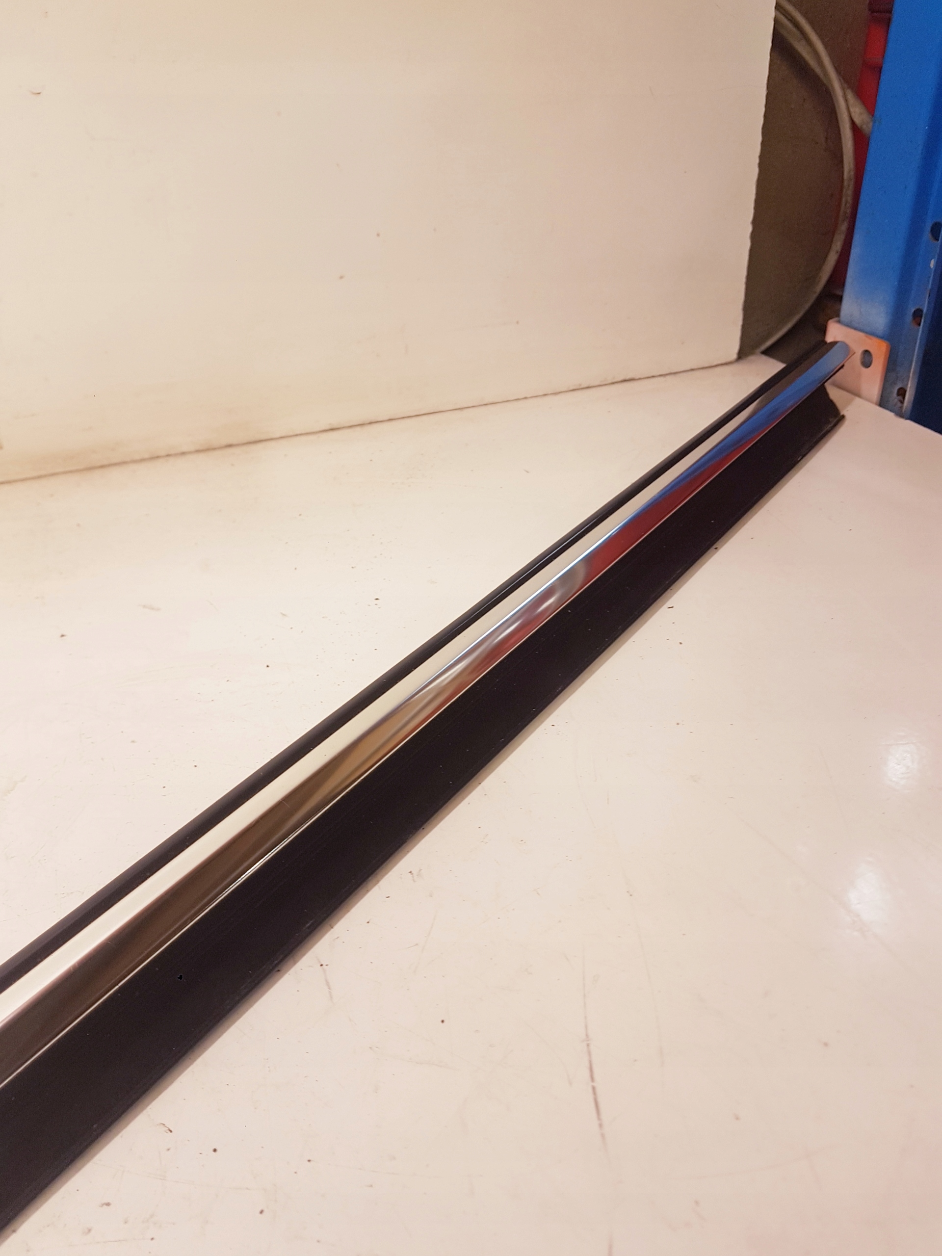 moulding CHROM door left front AUDI A5 8T0853283C