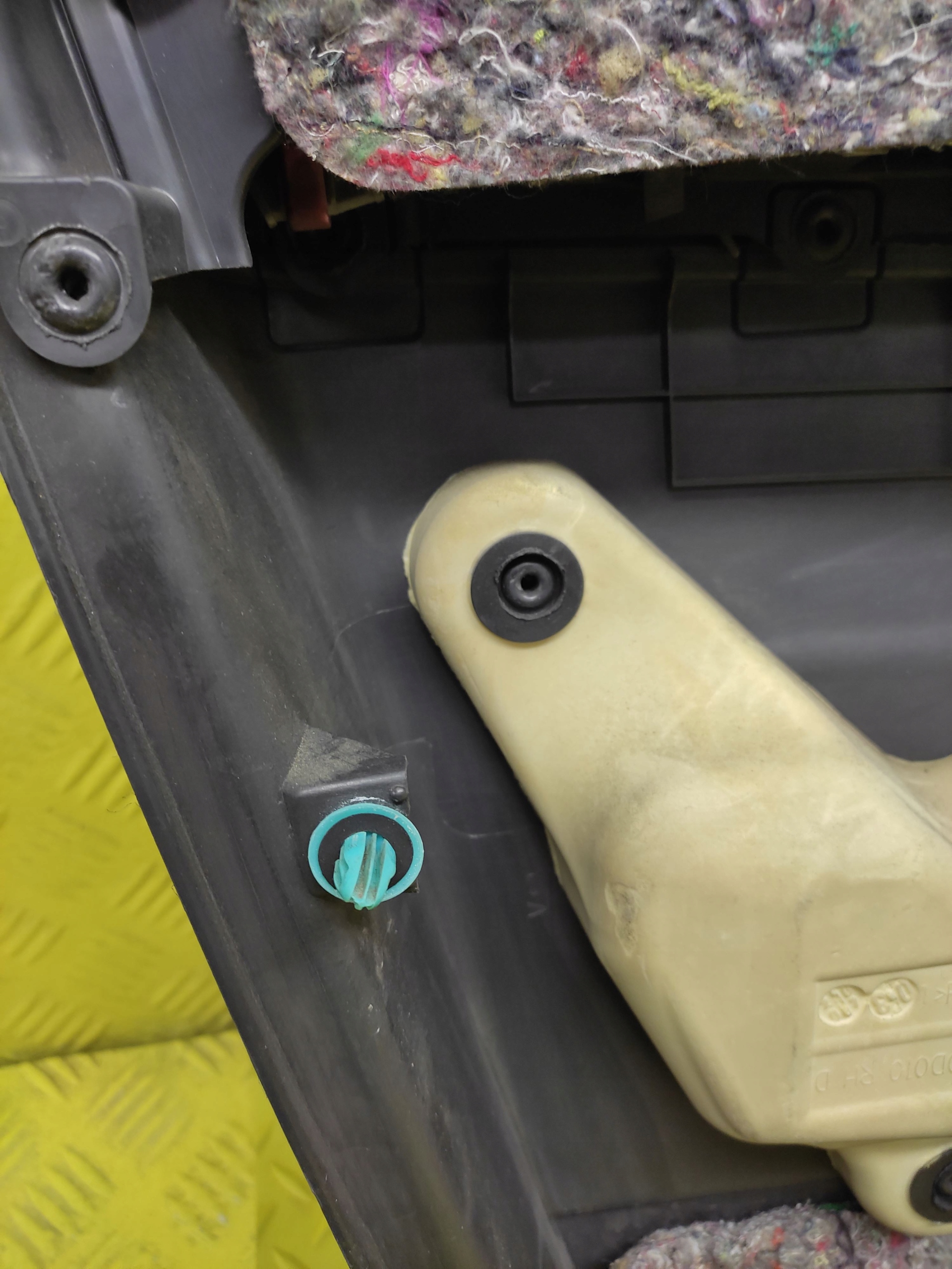 TOYOTA YARIS II upholstery side door right front