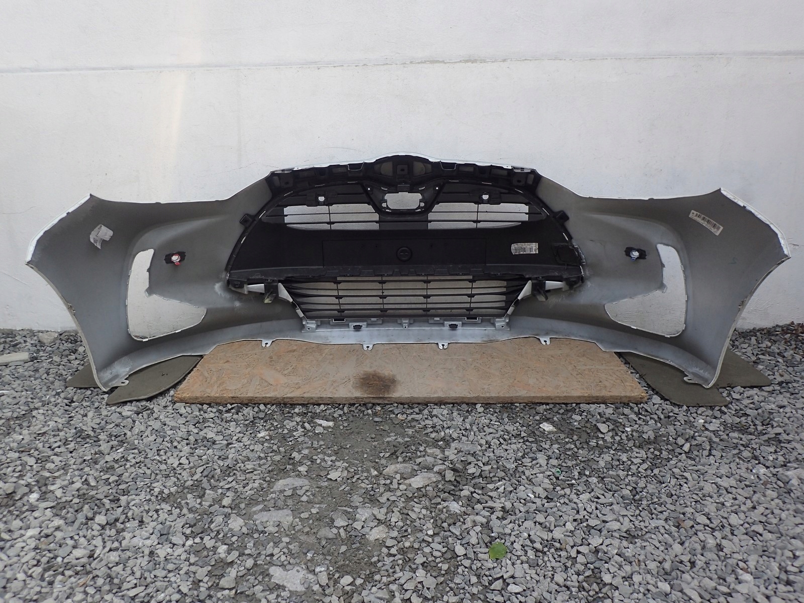 bumper front front TOYOTA YARIS 4 IV P21
