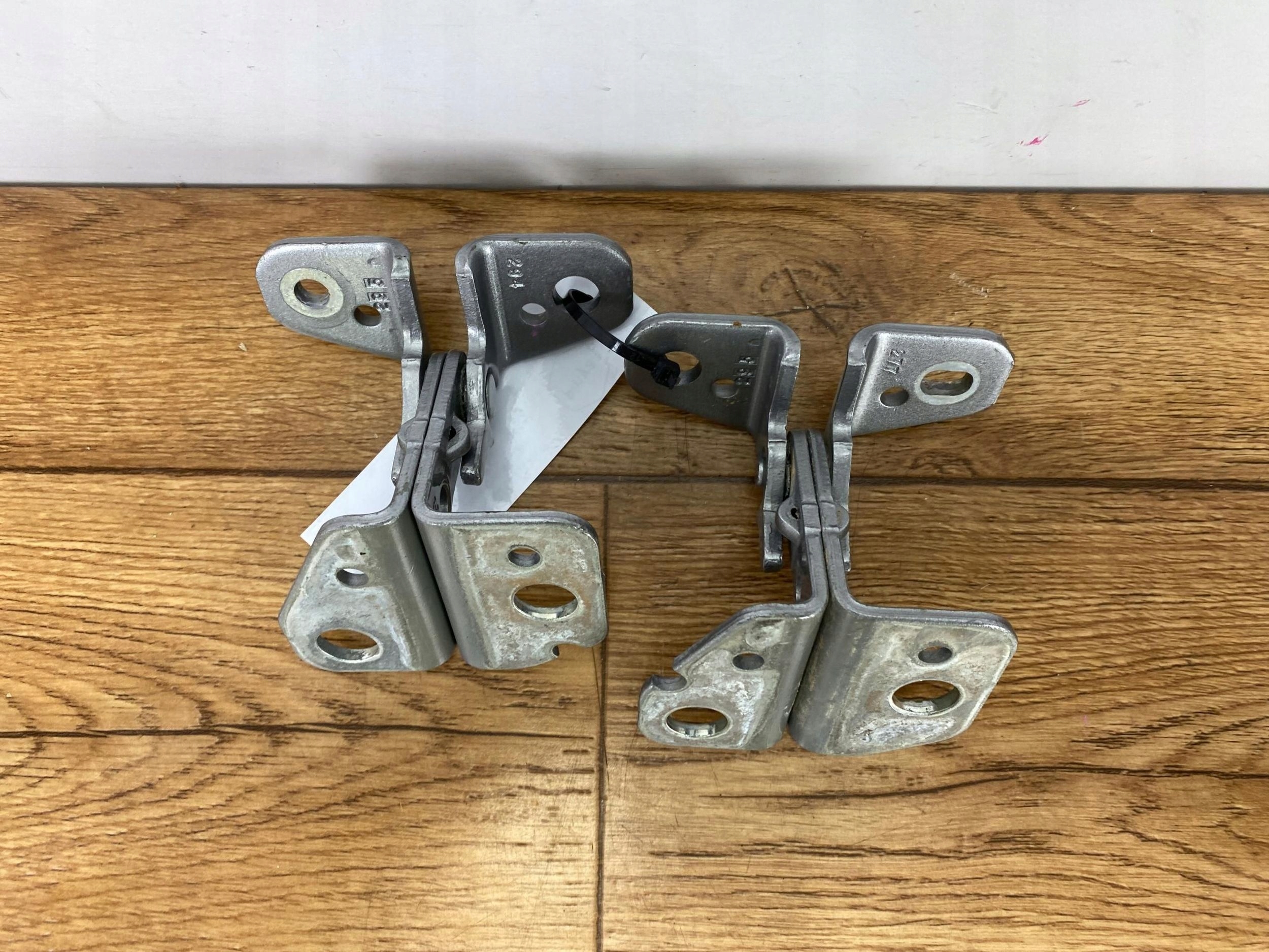 hinges hinge door right rear part QuadCab Dodge Ram 1500 2019+