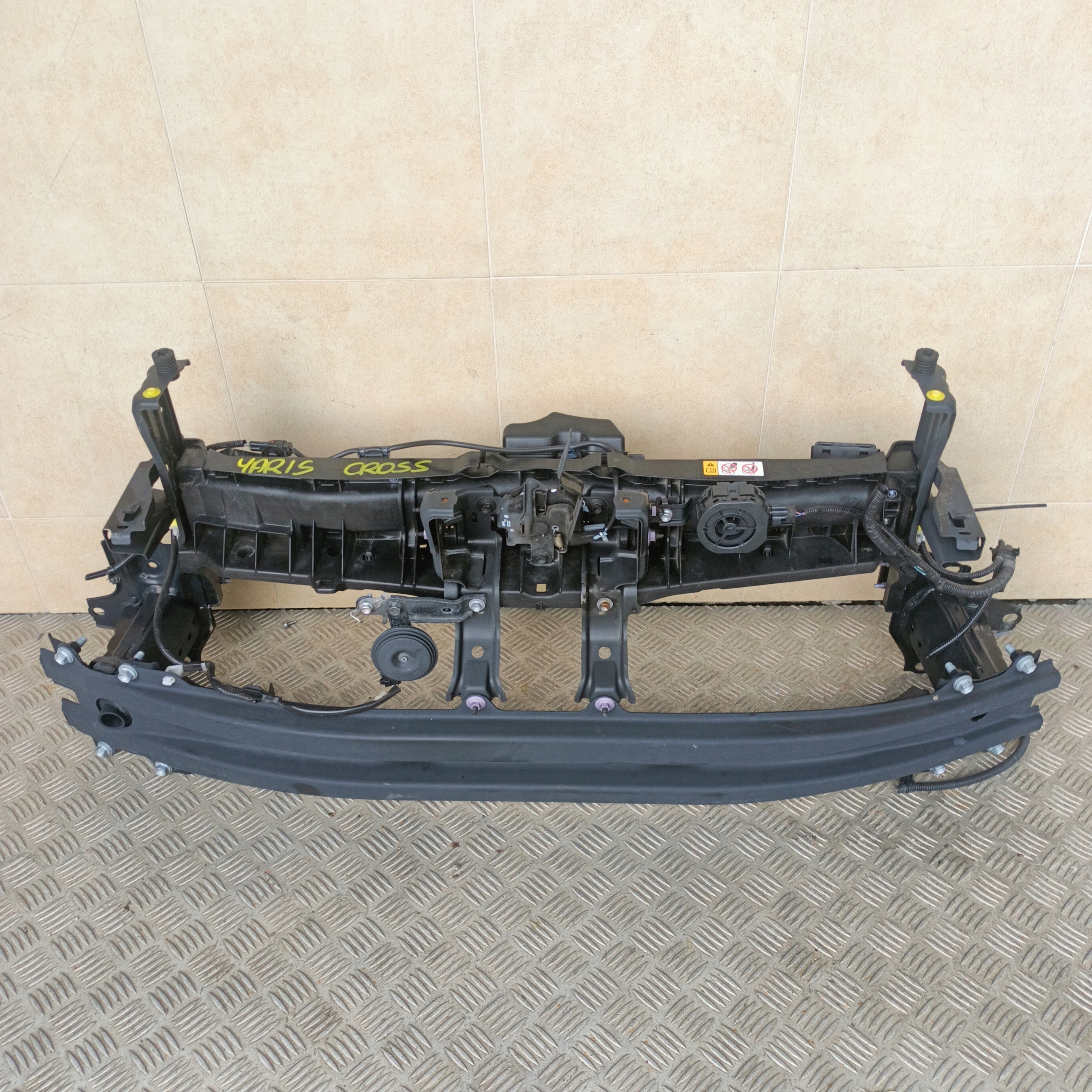 PAS PRZEDNI WZMOCNIENIE BELKA ZDERZAKA TOYOTA YARIS CROSS 2023 ROK