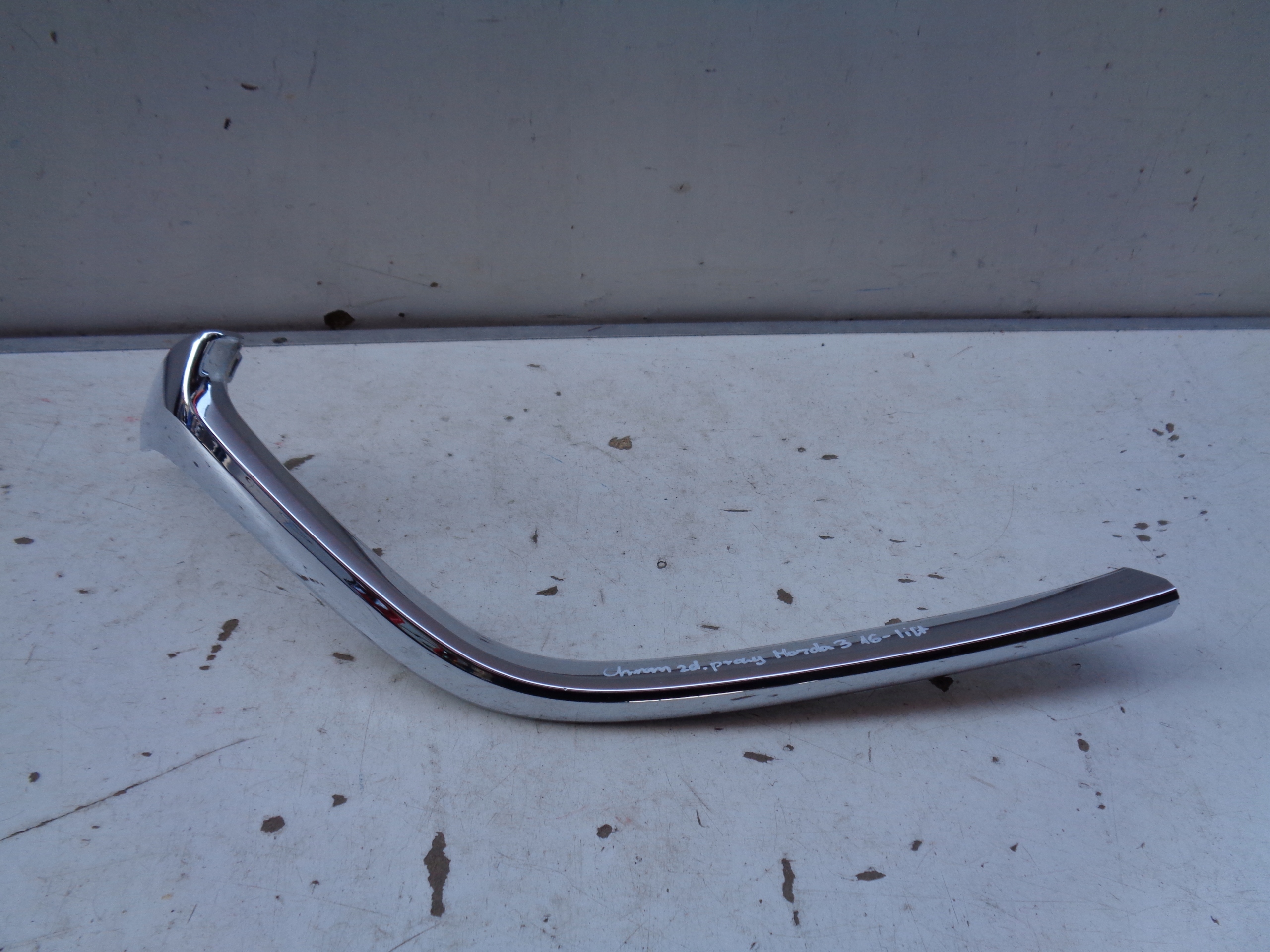 CHROM grille of a bumper right front MAZDA 3 16- LIFT