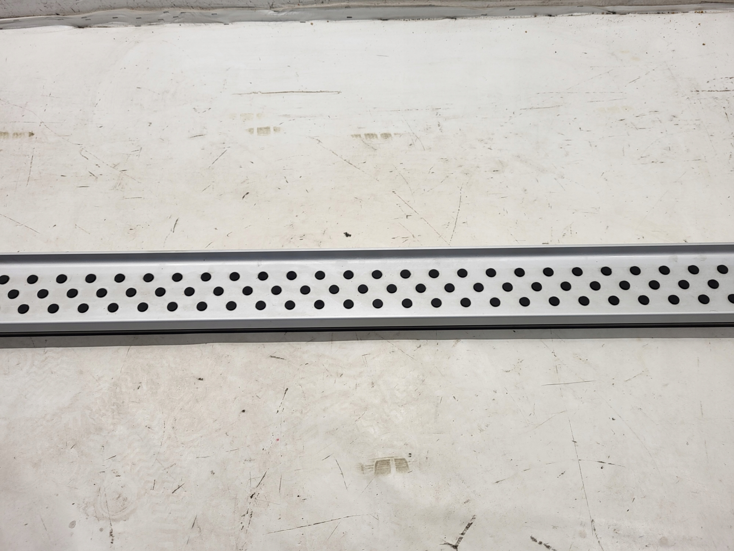 LISTWA PROGOWA PRAWA DACIA DUSTER II 8201700147 Producent części Renault OE