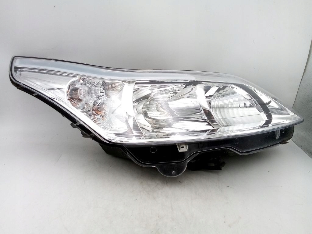 Citroen C4 and 1 light right front front EU 89902333