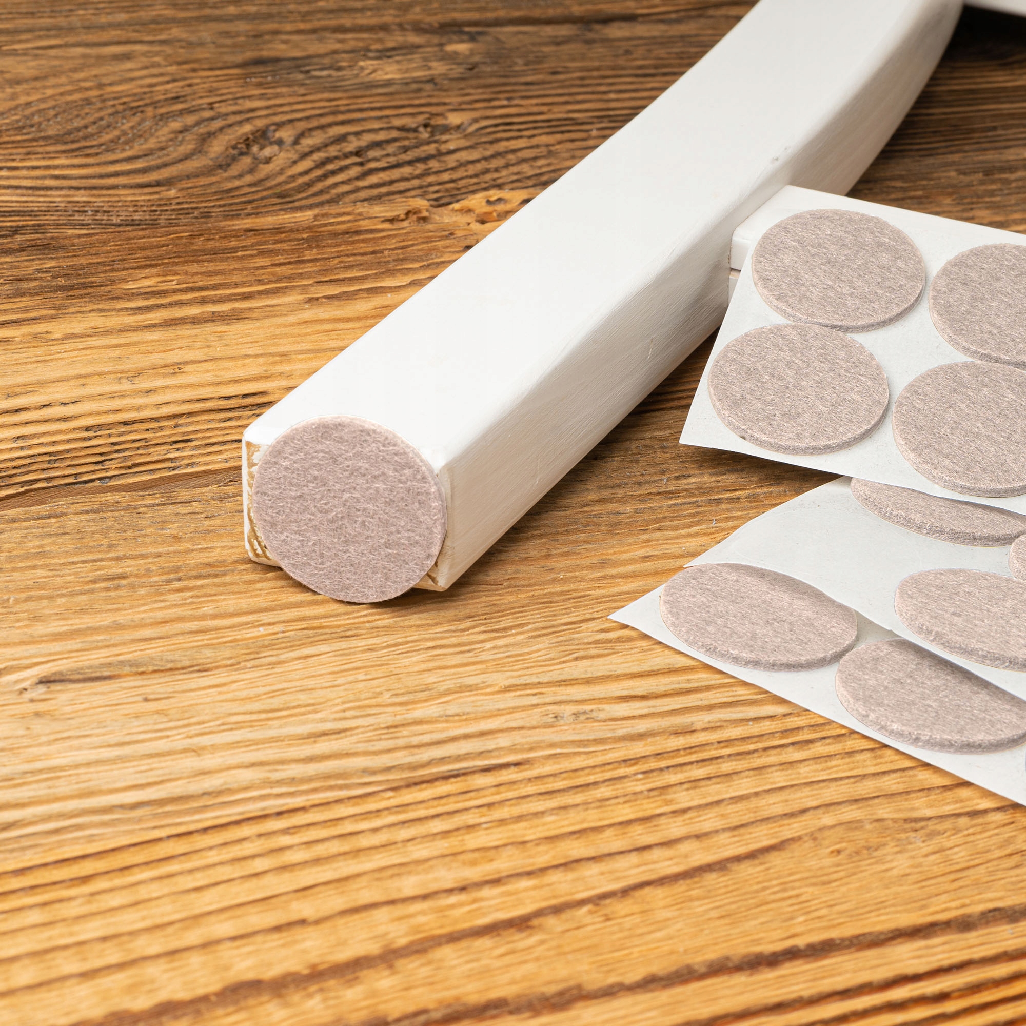 48x PODKŁADKI FILCOWE POD MEBLE KRZESŁA SAMOPRZYLEPNE ZESTAW GRUBE Marka Kadax