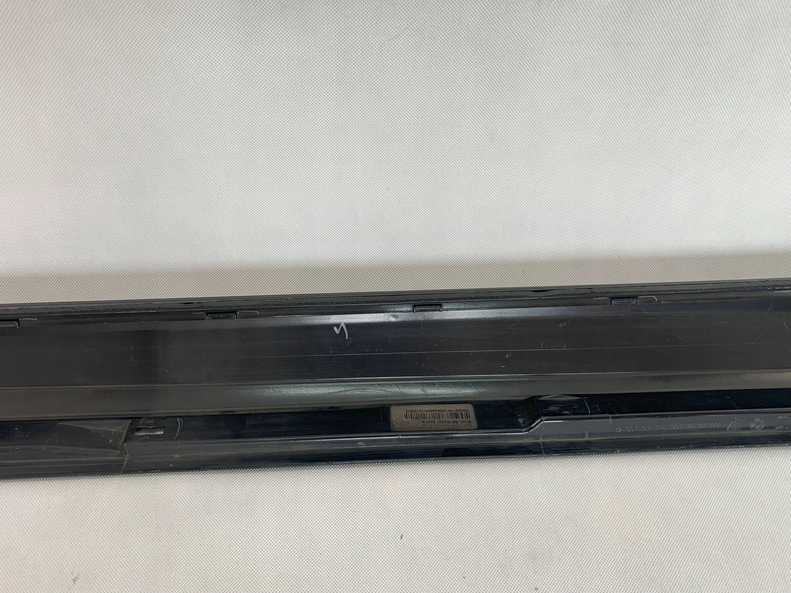 threshold cap threshold right Audi A6 18r 2018 4K0853856 08.25