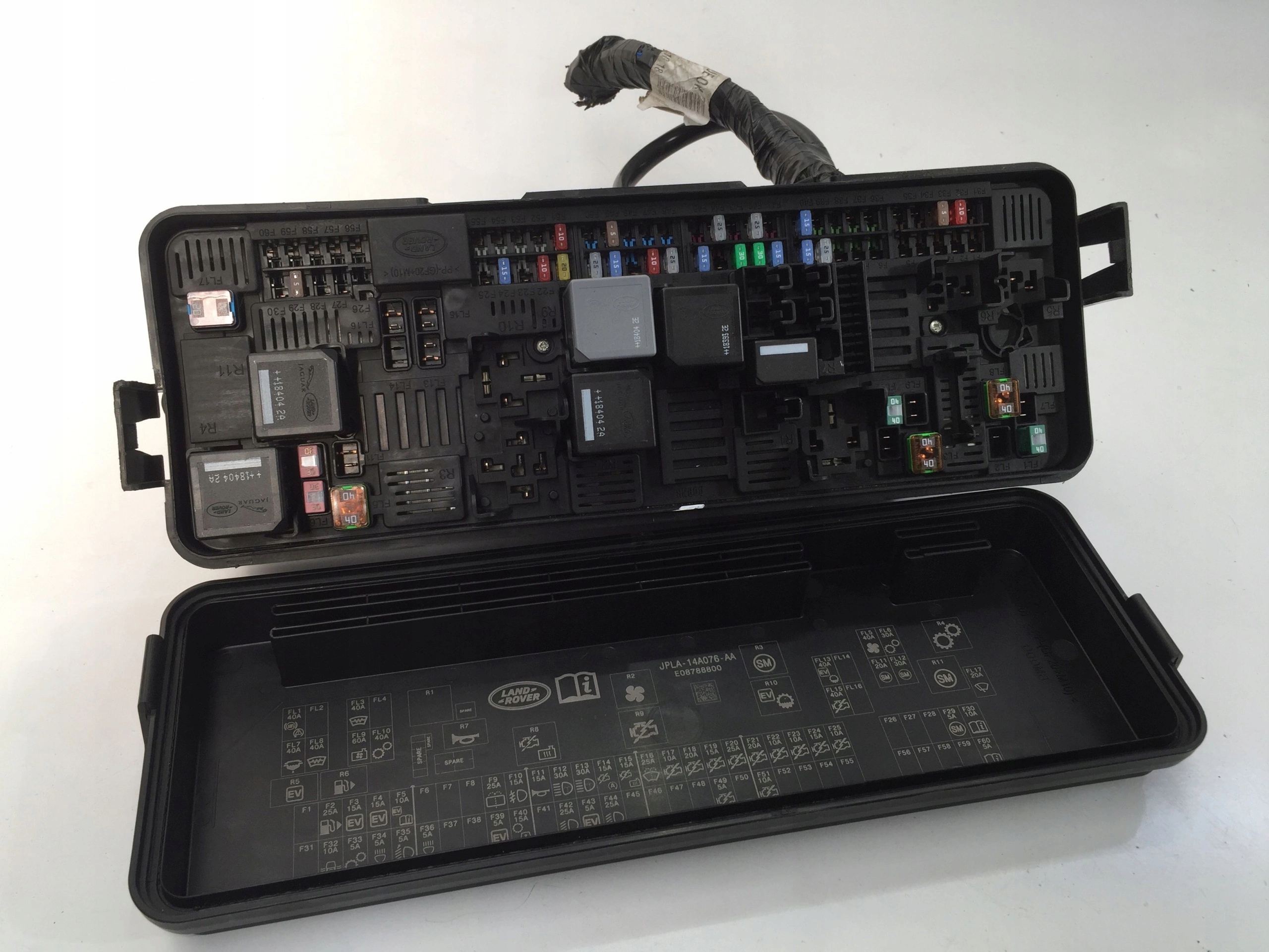 RANGE ROVER SPORT 3.0 SDV6 L494 2019 LIFT PUSZKA SKRZYNKA BEZPIECZNIKÓW Producent części Land Rover OE