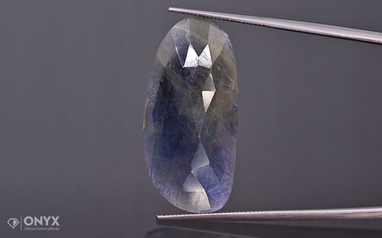 Safír fasetovaná nepravidelná rozeta 29,5x14 mm