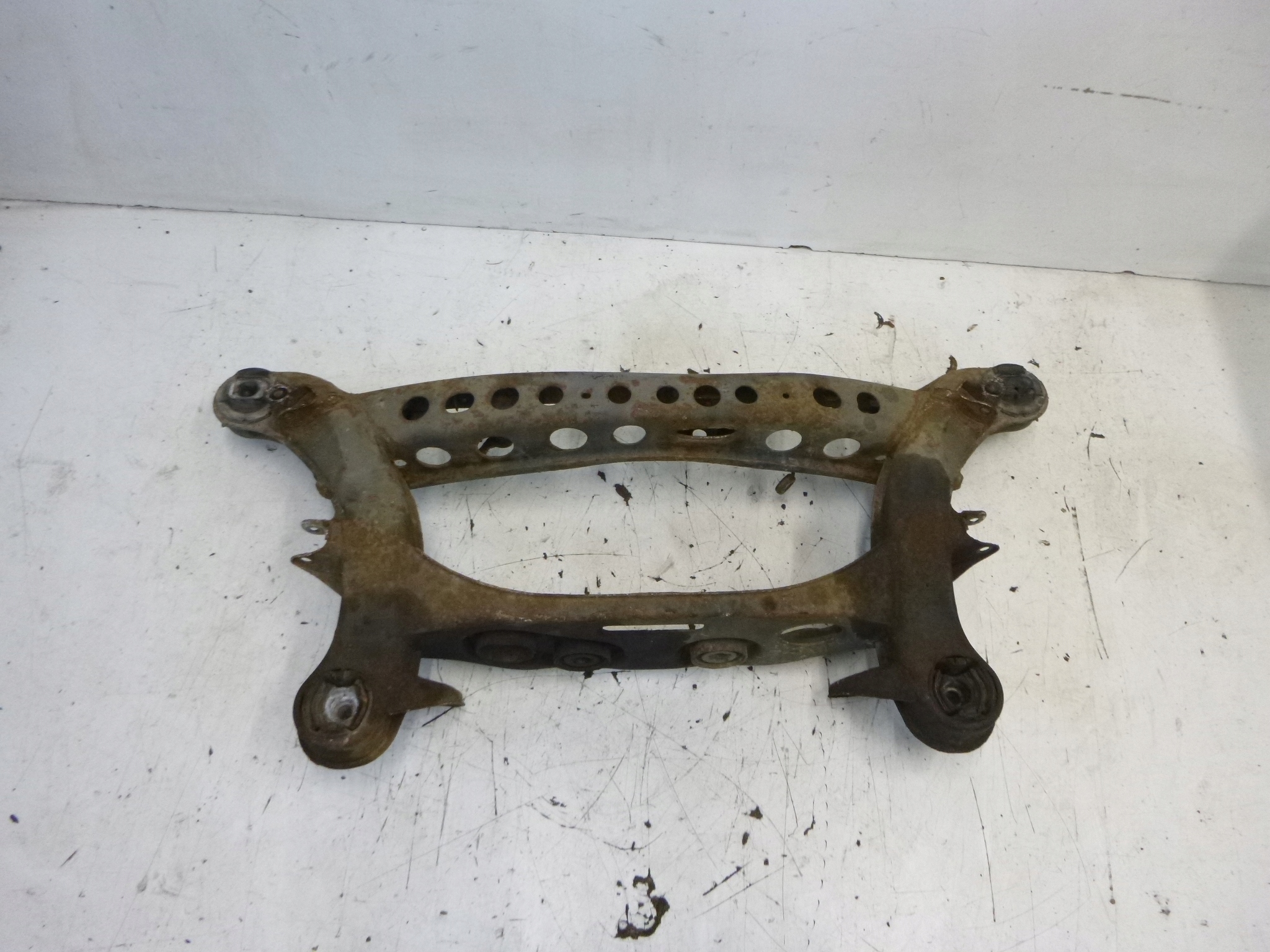 axle beam subframe rear part Mercedes W210 2.2CDi 2002r.