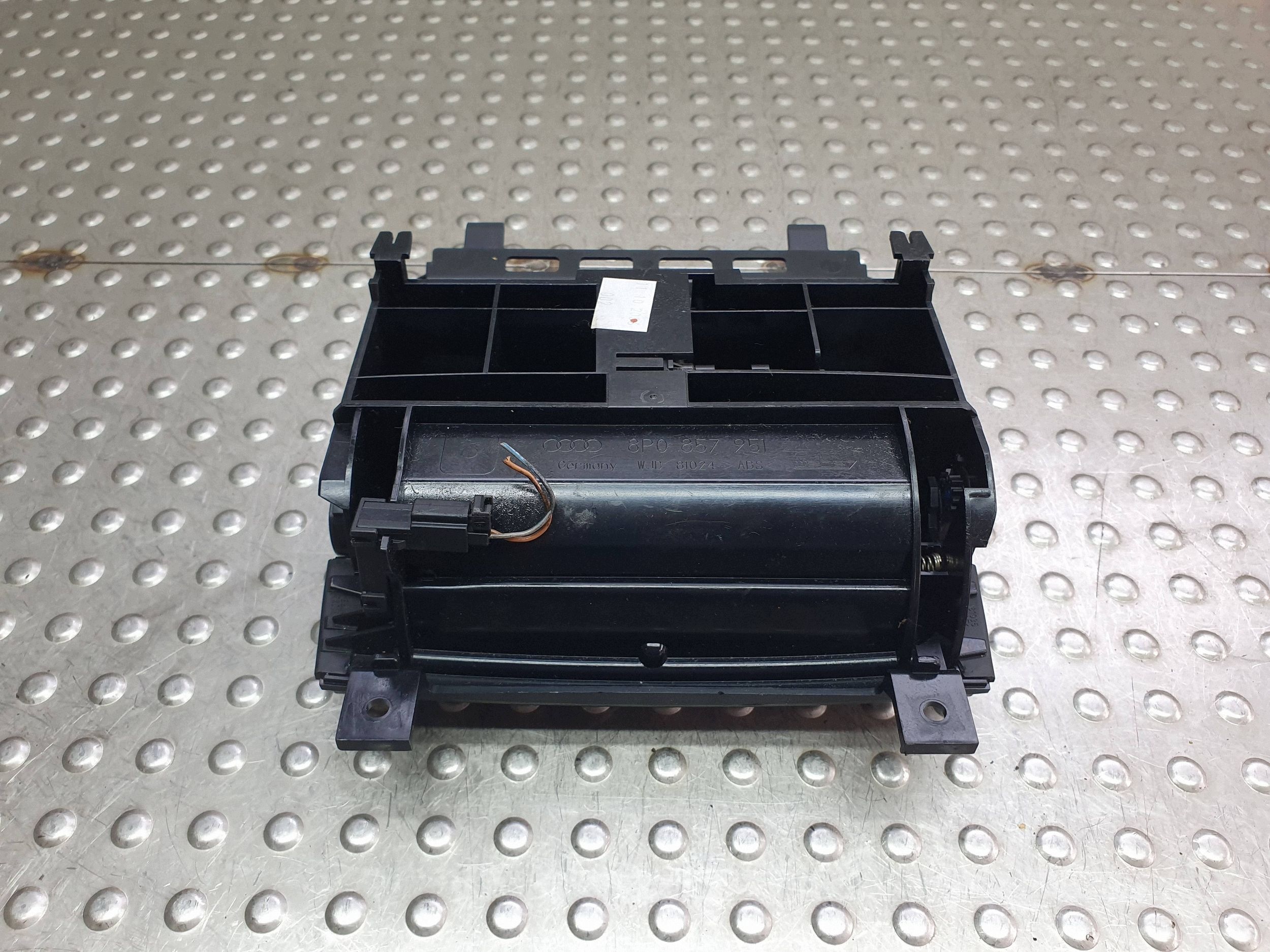 popolník predok 8P0857951 AUDI A3 8P LIFT