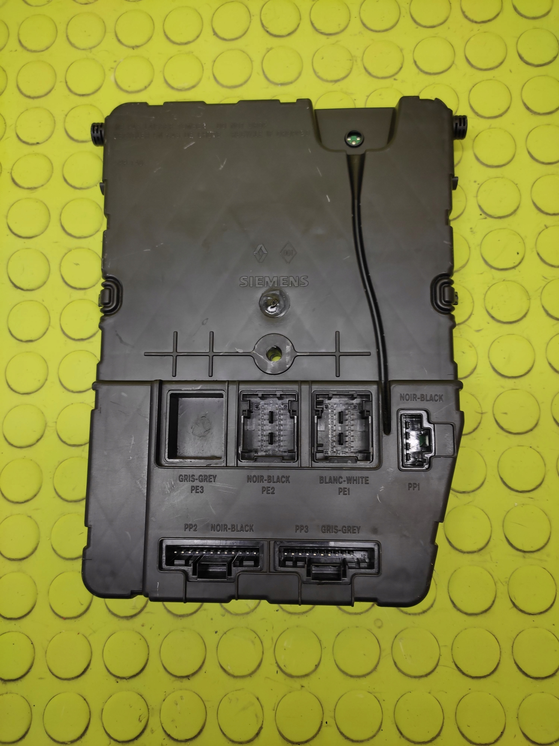 RENAULT SCENIC II 1.5 DCI control unit compartment UCH