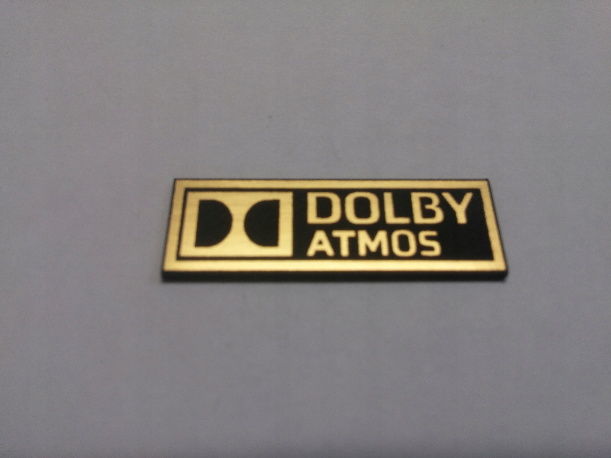 

Dolby Atmos naklejka emblemat 33 x 11 mm*ZŁOTA