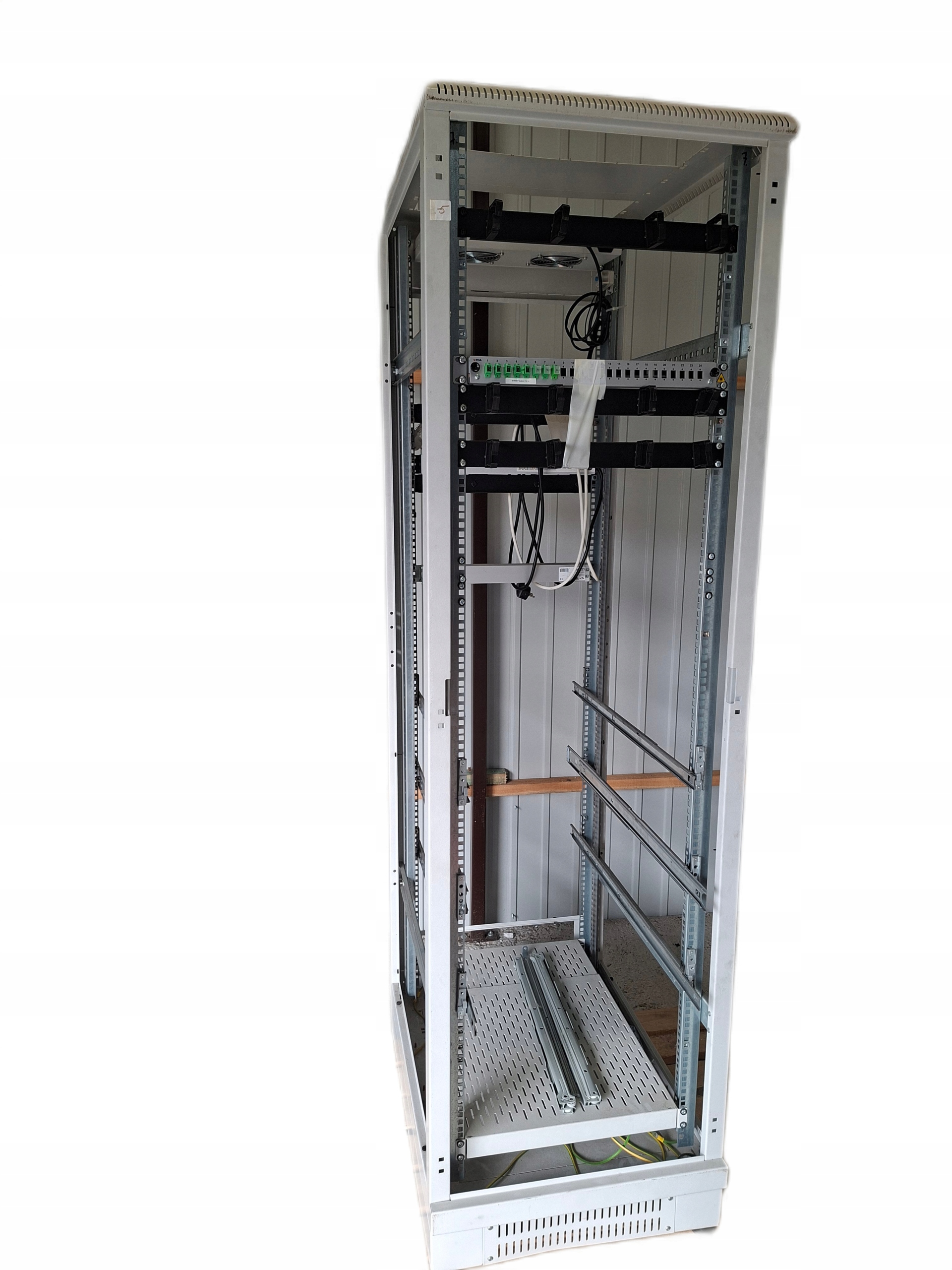 Szafa serwerowa RACK 19” 42U stojąca 208x80x60 + PDU