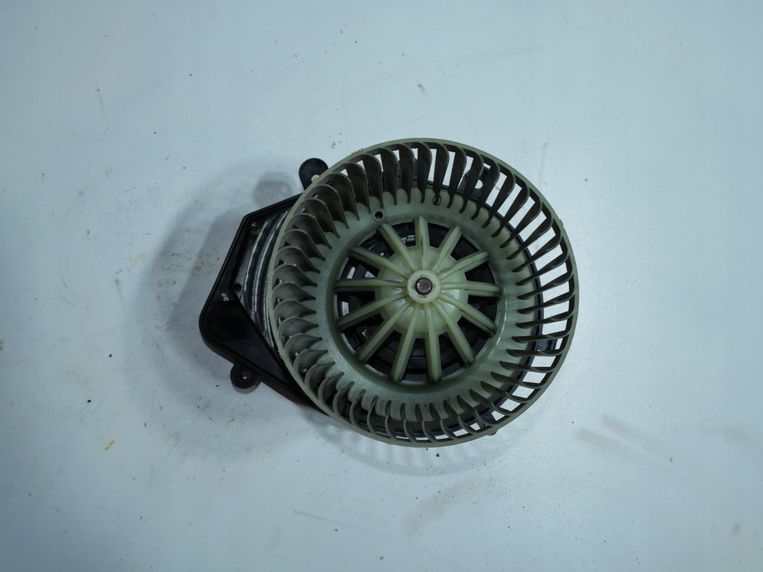 VW PASSAT B5 fan of the heating heating 8D1820021