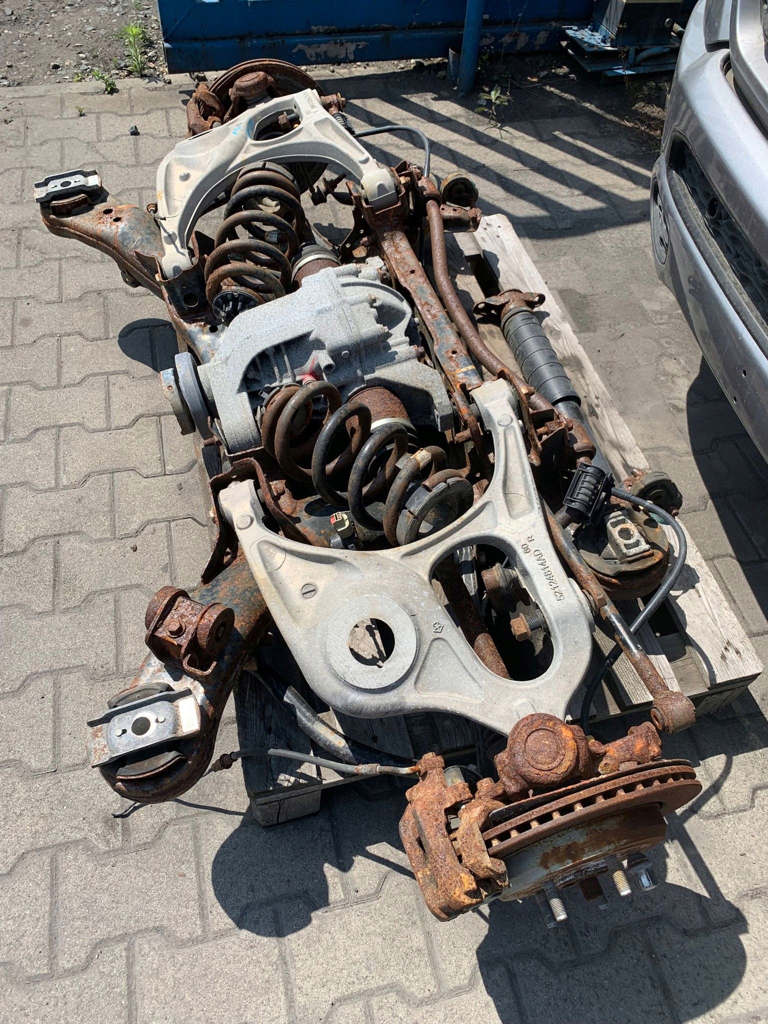 BELKA ZAWIESZENIA TYŁ DODGE DURANGO 17r