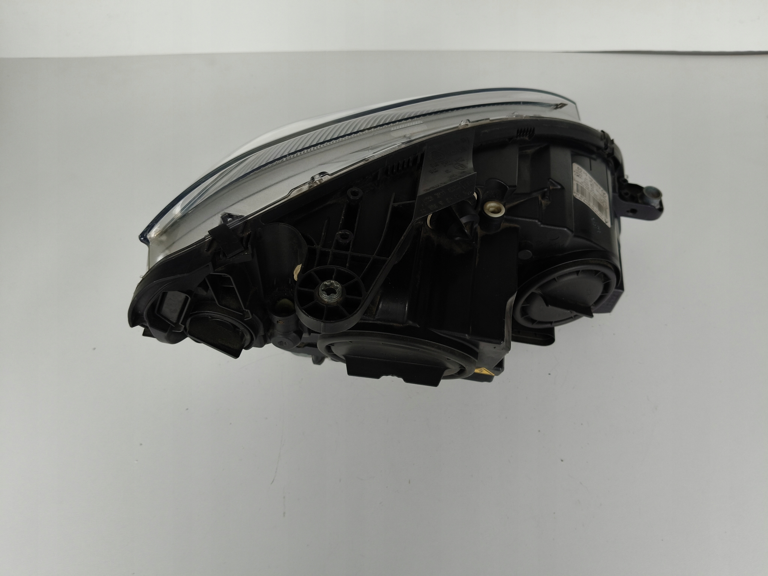 light left REFLEKTOR MERCEDES C-KLASA W204 07-10 XENON