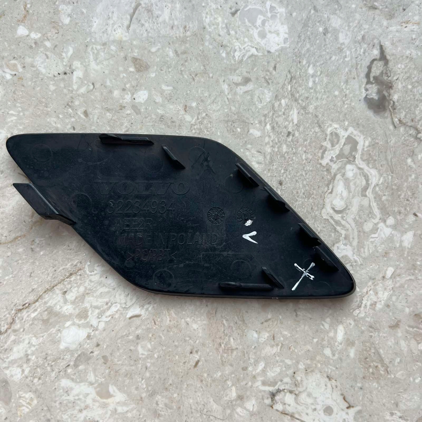 VOLVO XC60 II LIFT 2020-> towing hook cap front 32234934