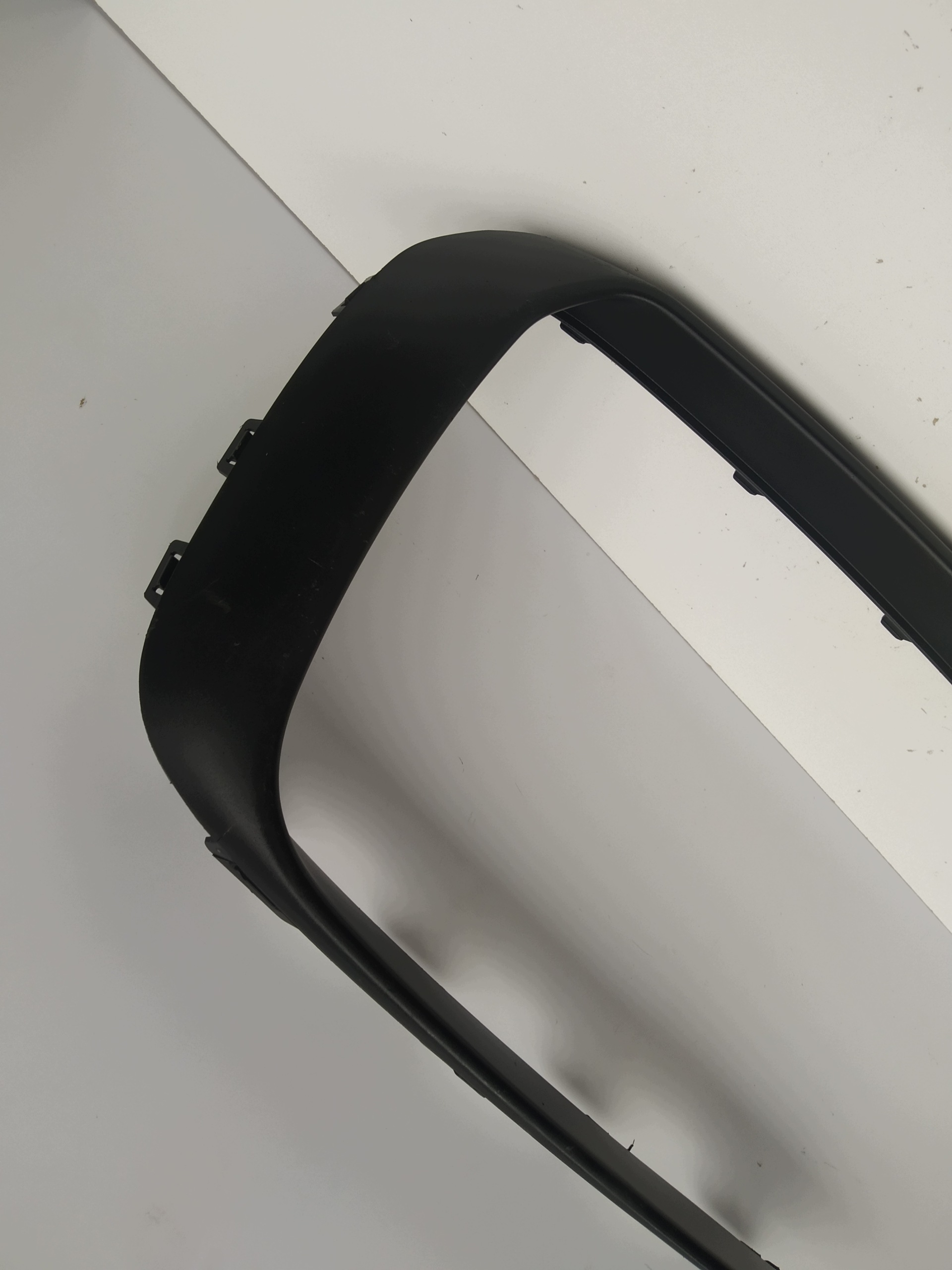 2021r + Porsche Macan lift GTS moulding grid right frame w bumper front
