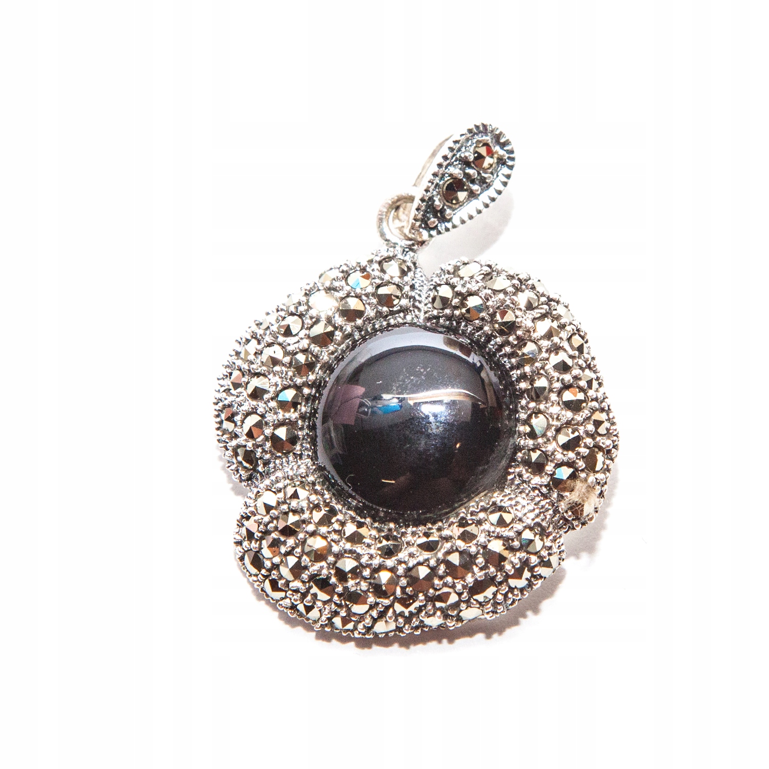 Stříbrný přívěsek s markýzami