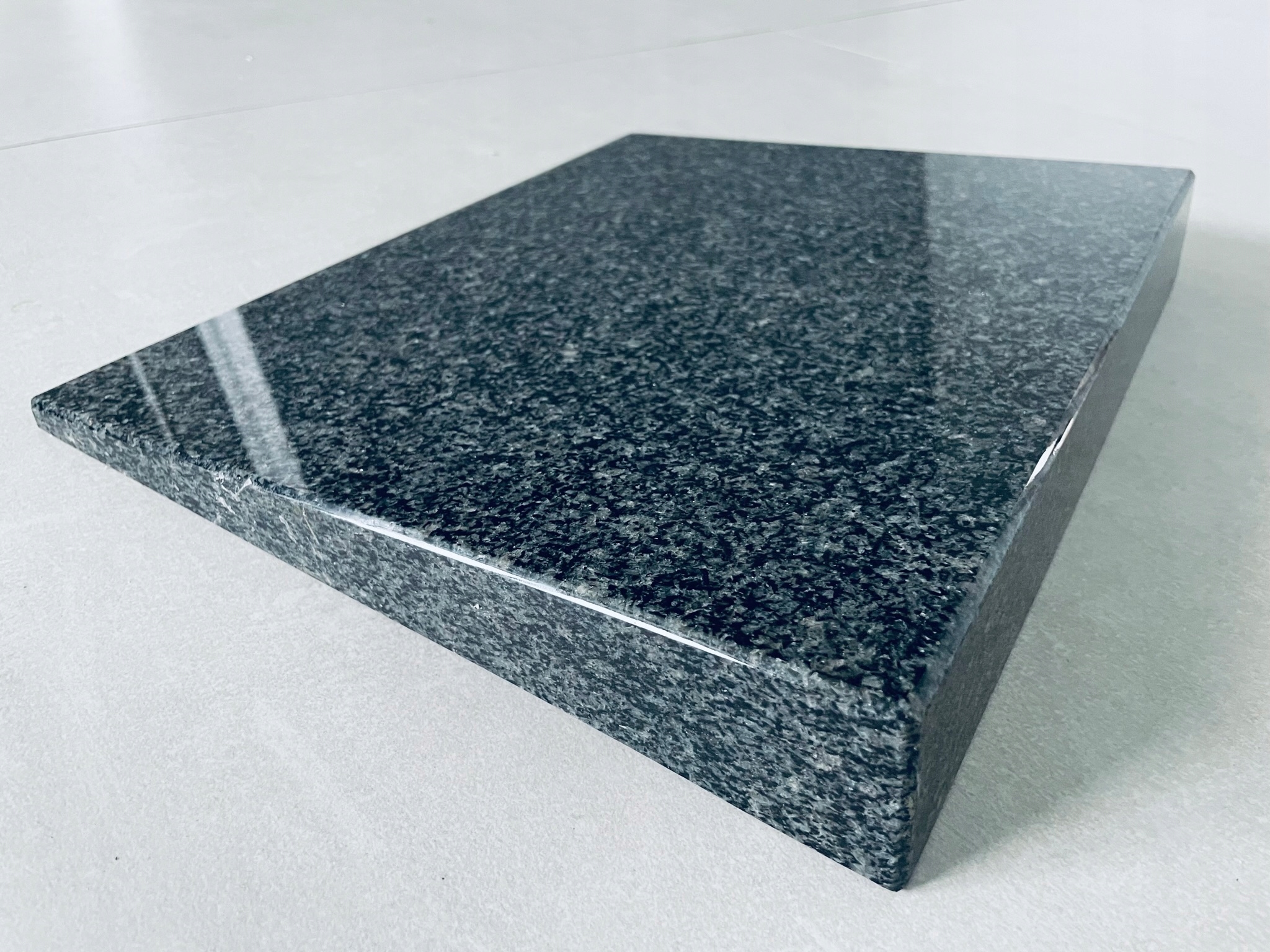 TABLICA PODUSZKA GRANITOWA IMPALA 30x40 gr.6-3 cm z napisem Wysokość produktu 30 cm