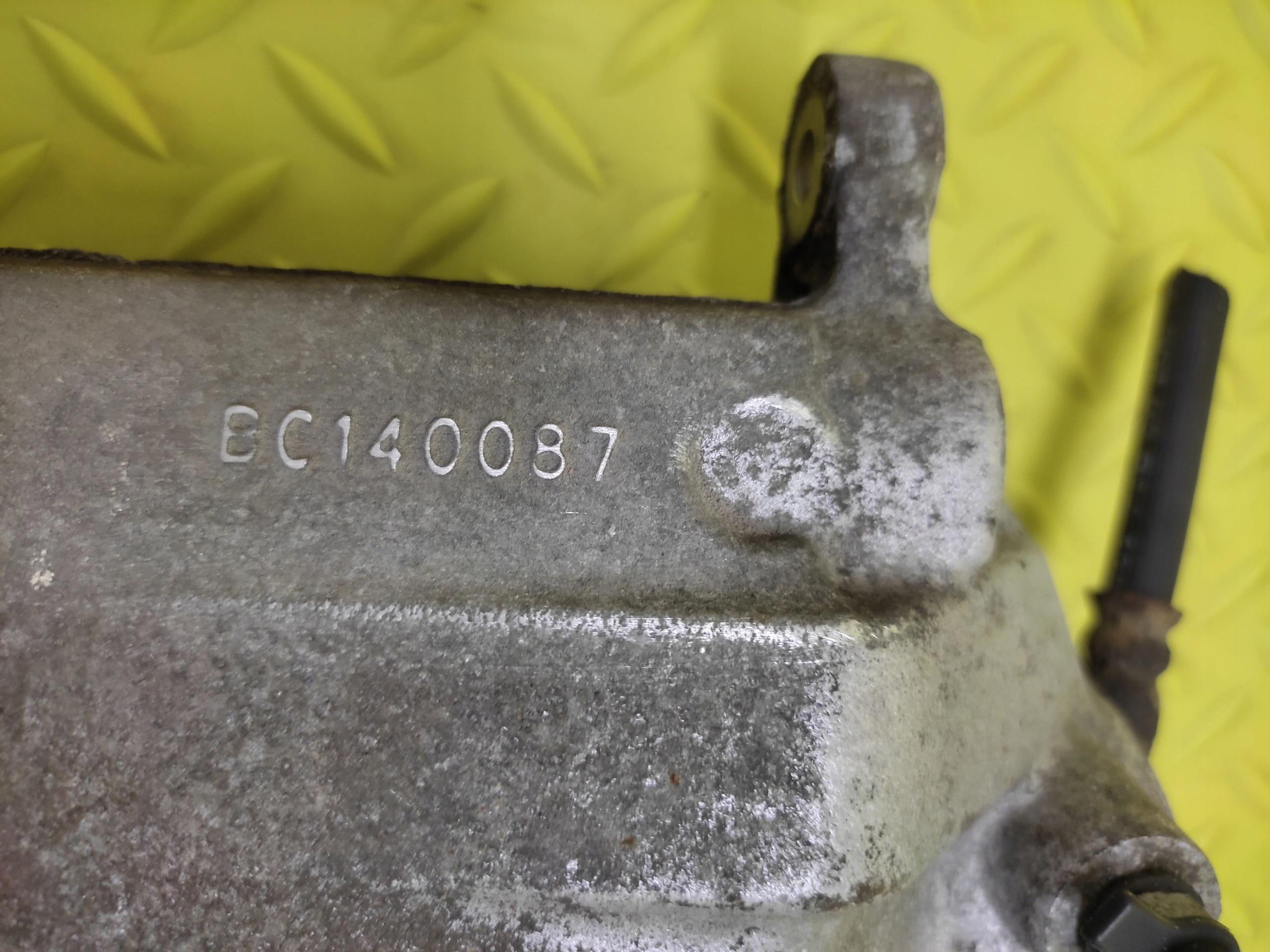 KIA CERATO 2.0 CRDI caliper brake right front