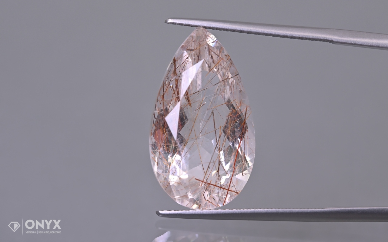 Křemen s rutilem fazetovaná slza 21,5x12,5 mm