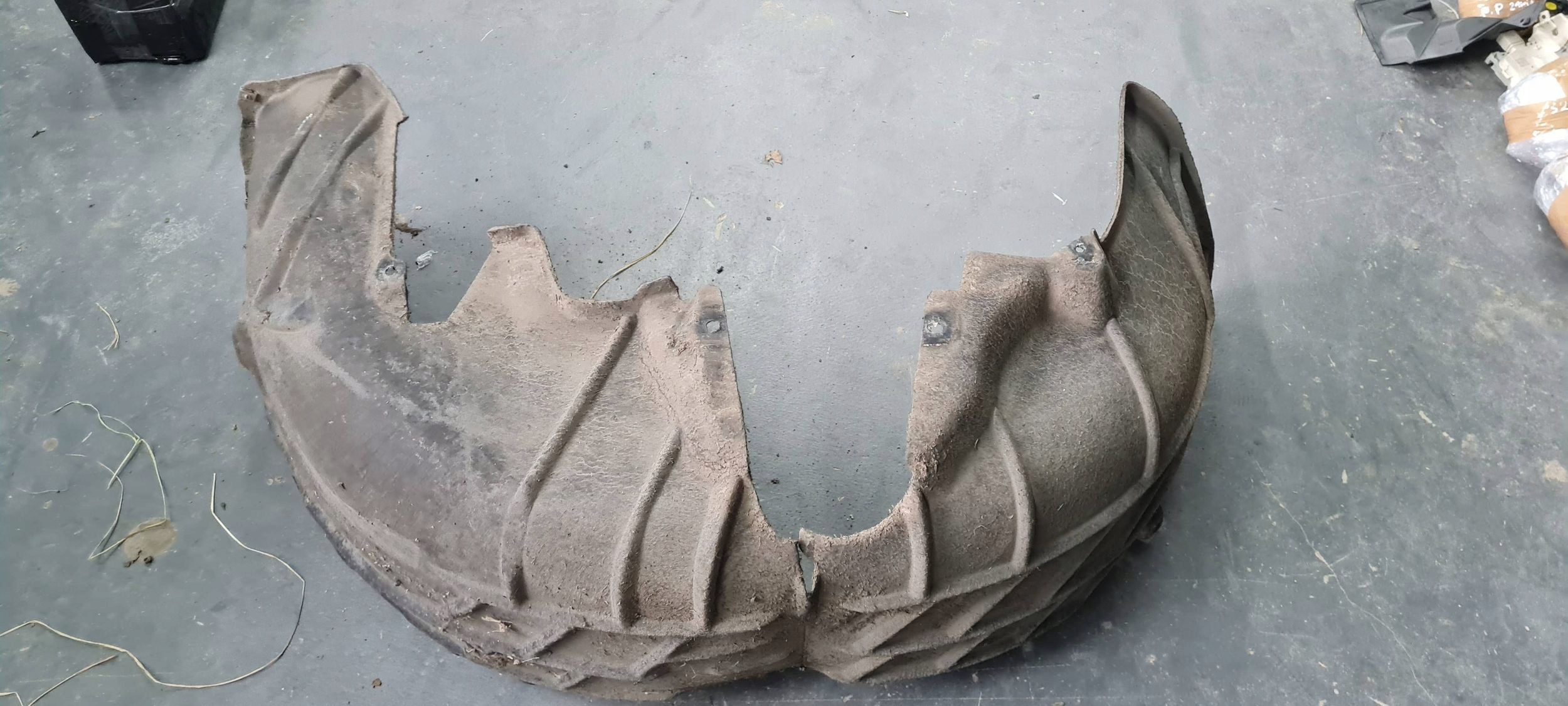 A6 C8 4K mudguard left left rear part rear. KOMBI 4K0810171E