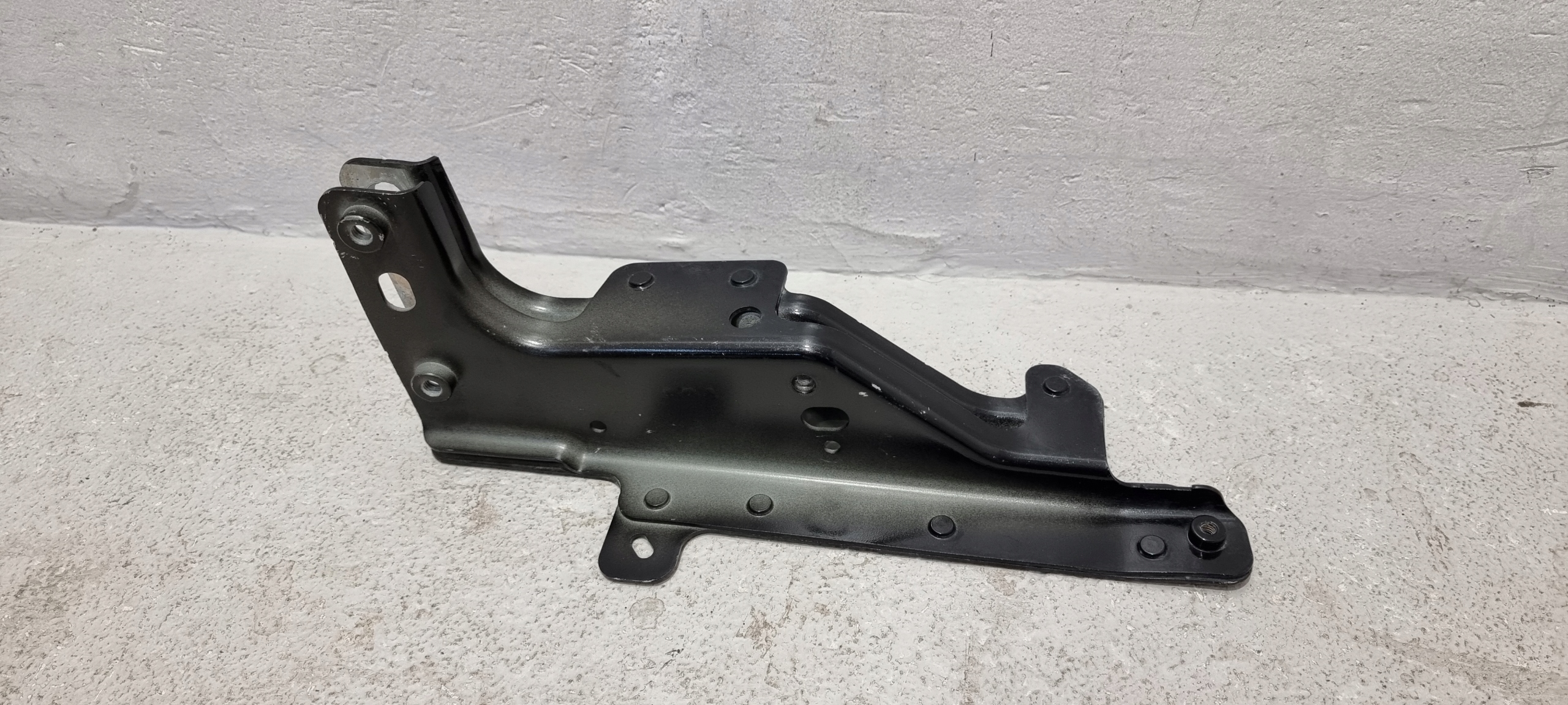 EX5316795AA - КРОНШТЕЙН ПРАВОЕ КРЕПЛЕНИЕ JAGUAR F-TYPE 14-