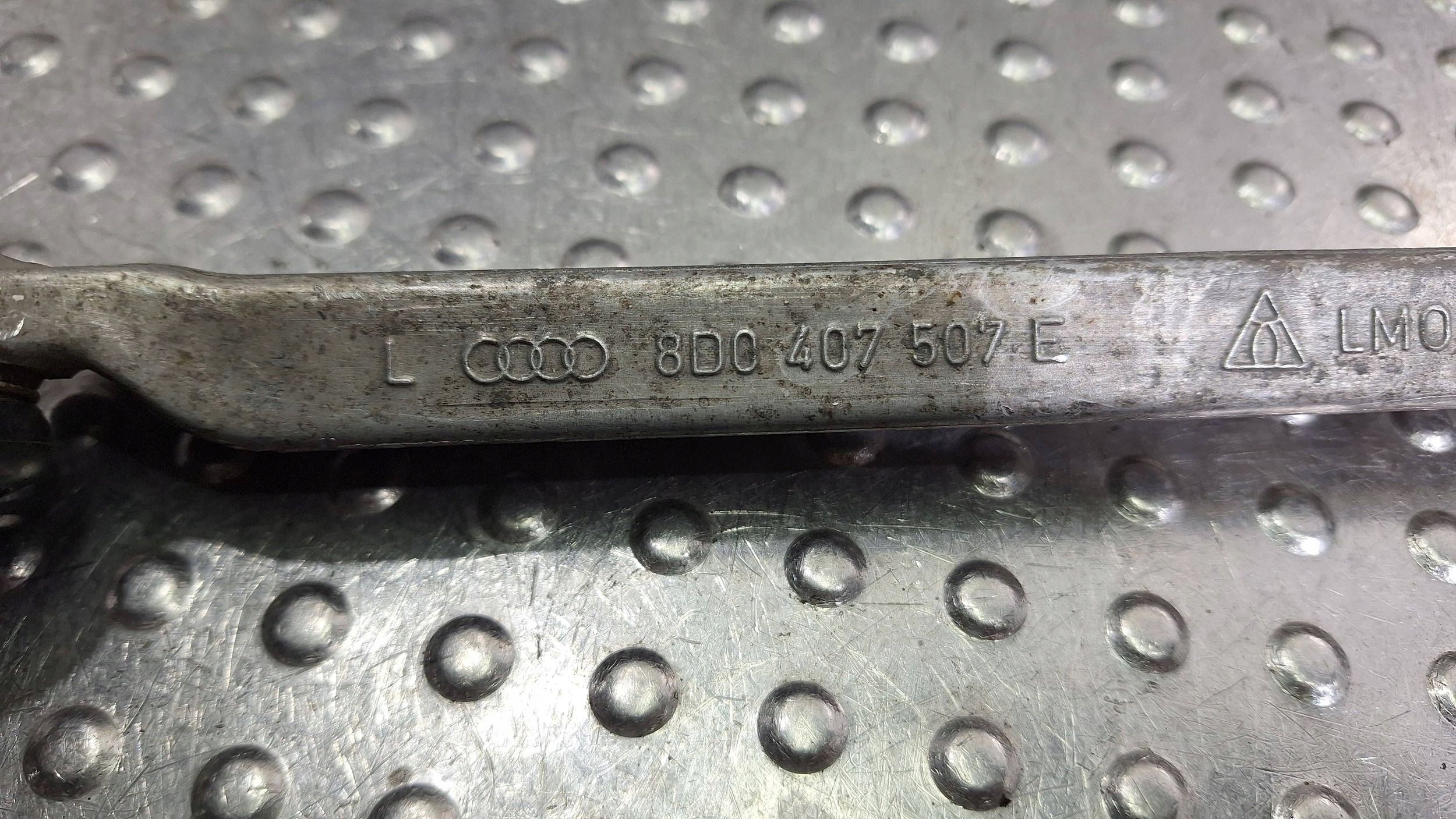 arm left front upper OE 8D0407507E AUDI A4 B6 A6 C5 PASSAT B5 SUPERB and