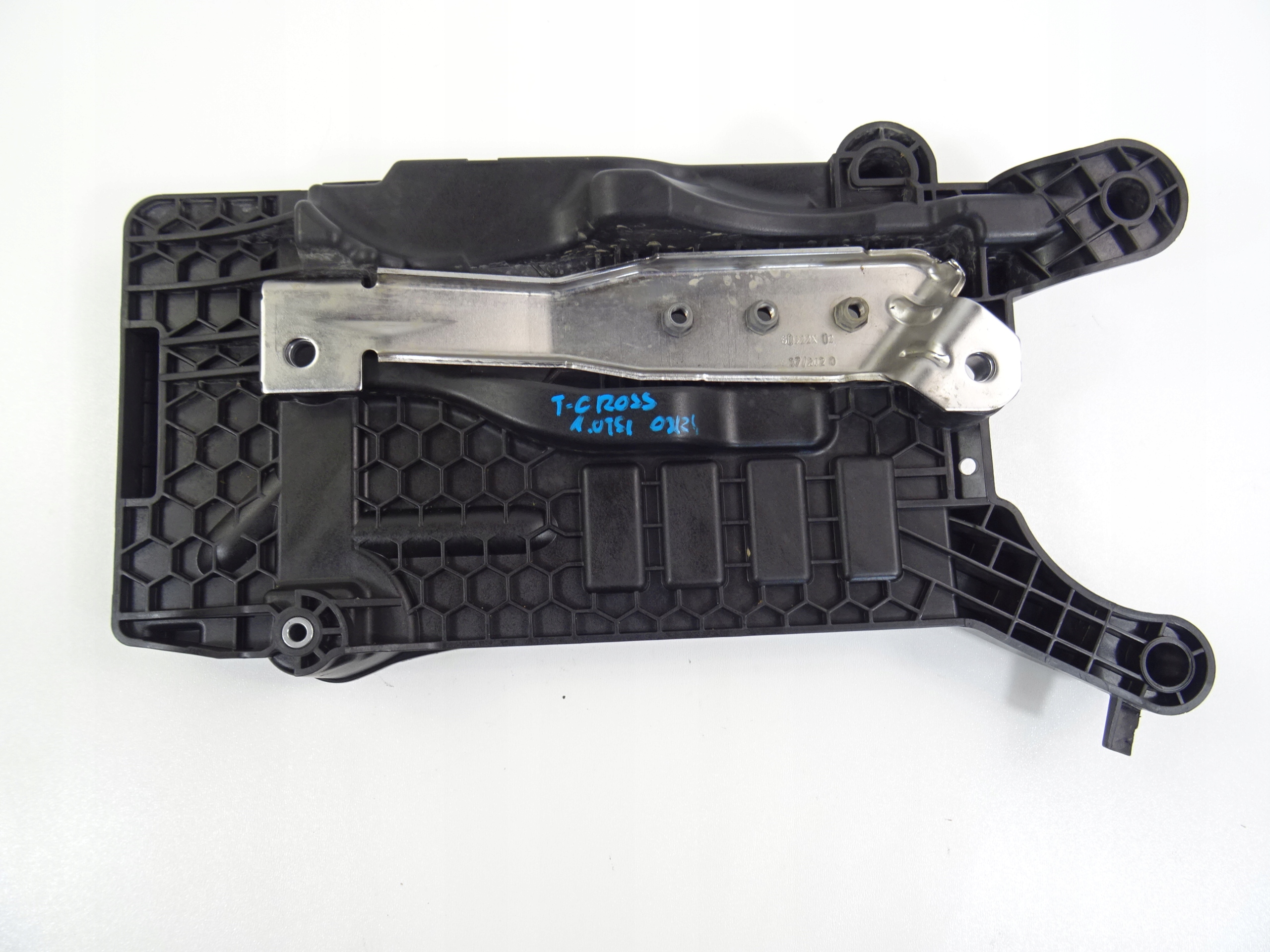 VW T-CROSS 1.0 TSI OBUDOWA PODSTAWA AKUMULATORA 2Q0915331 Wersja Europejska