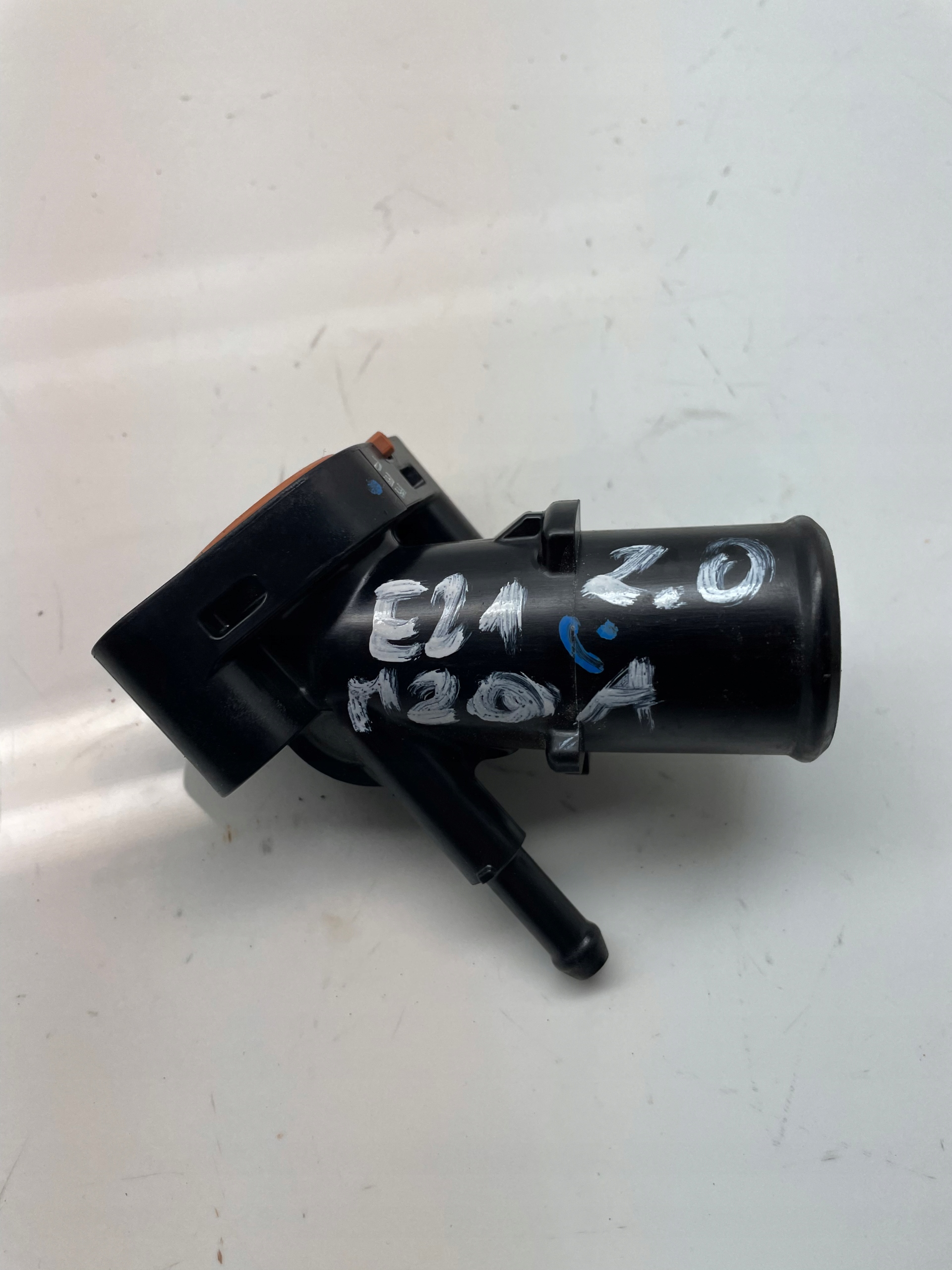 Штуцер корпус Toyota Corolla E21 Auris 2.0 M20A