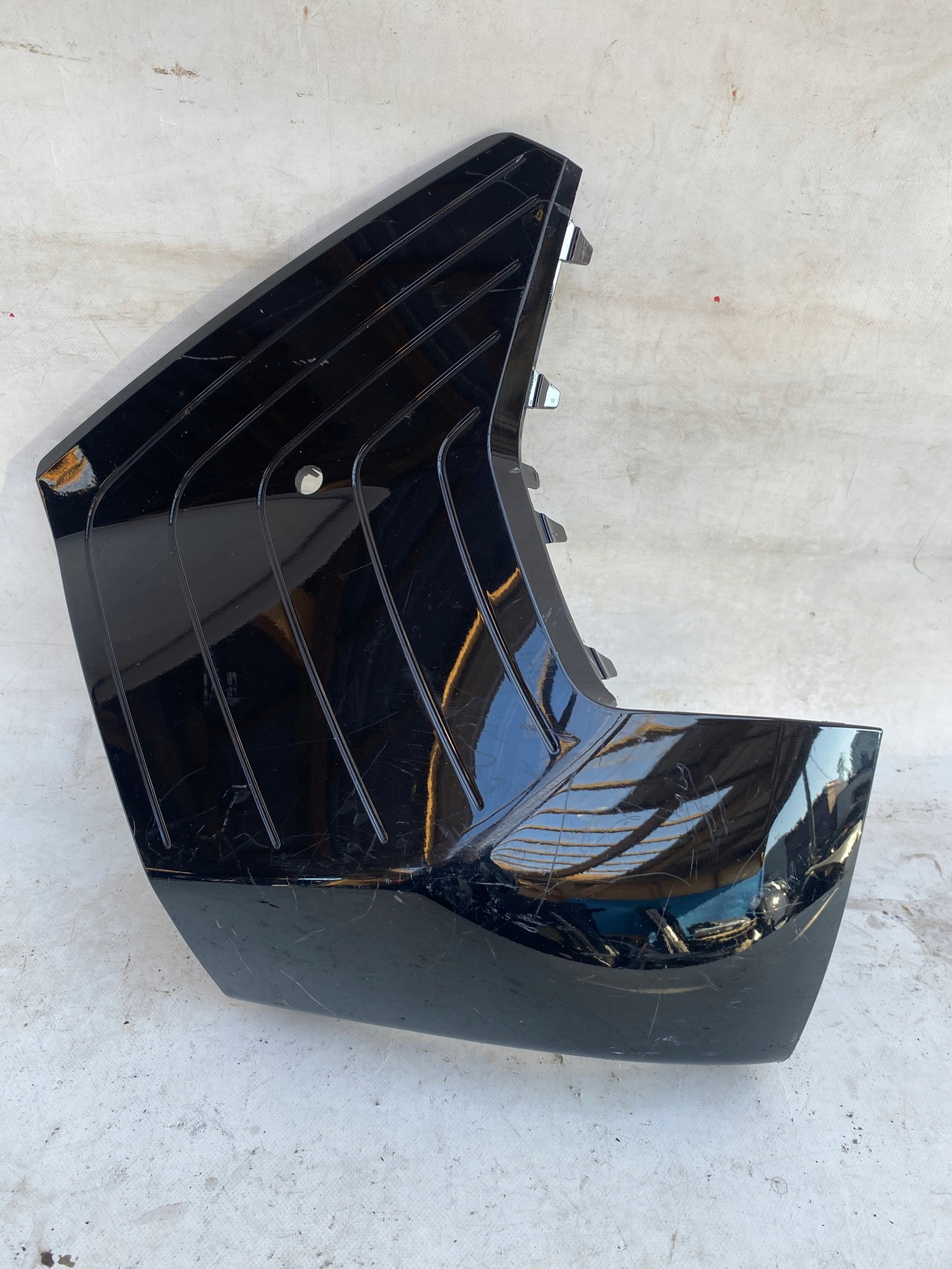 BMW IX i20 grid of a bumper left front