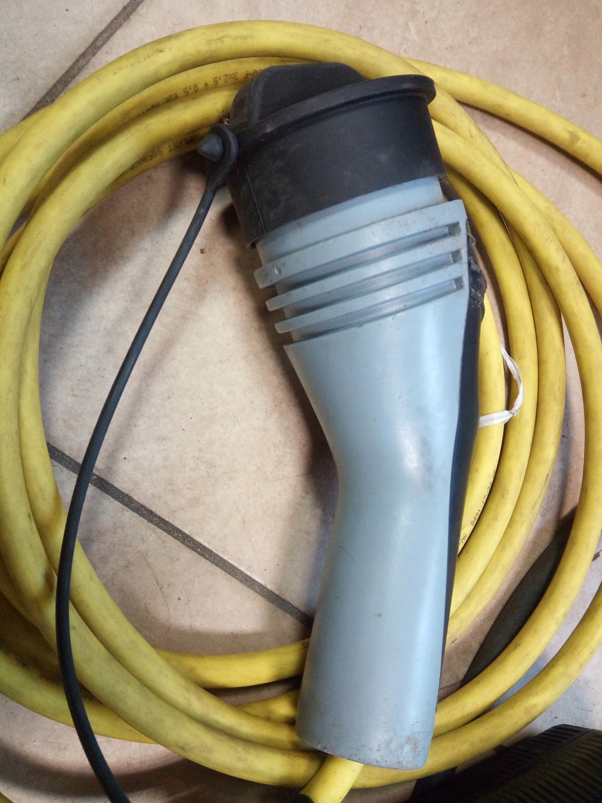 Зарядное устройство кабель VW GOLF VII up PASSAT B8 orig.*