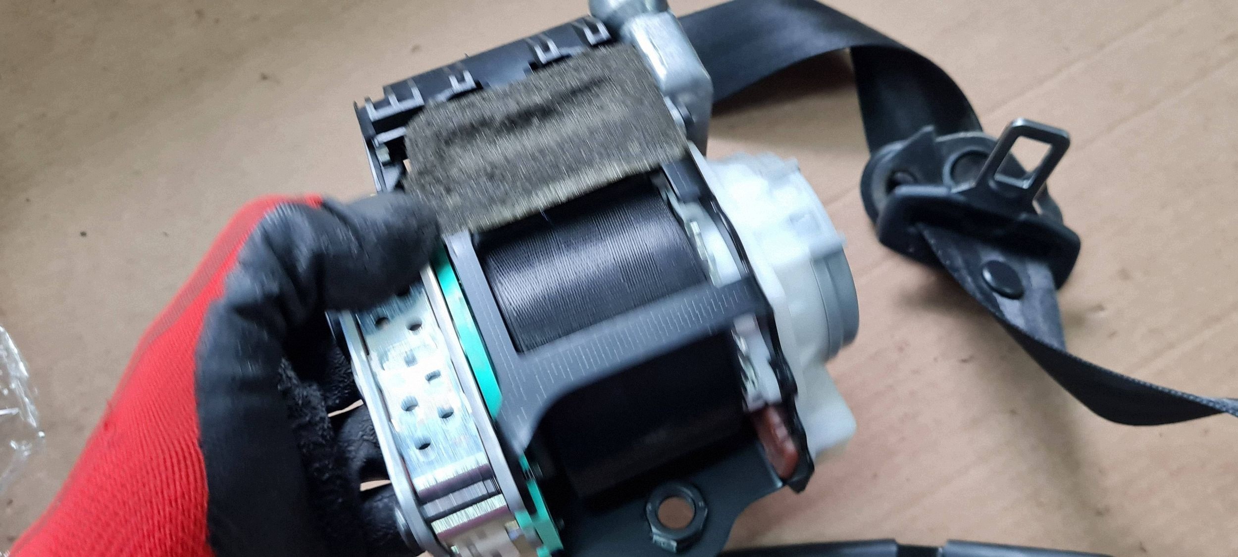 A4 B8 S4 LIFT tension belt safety left front front 8K1857705AK