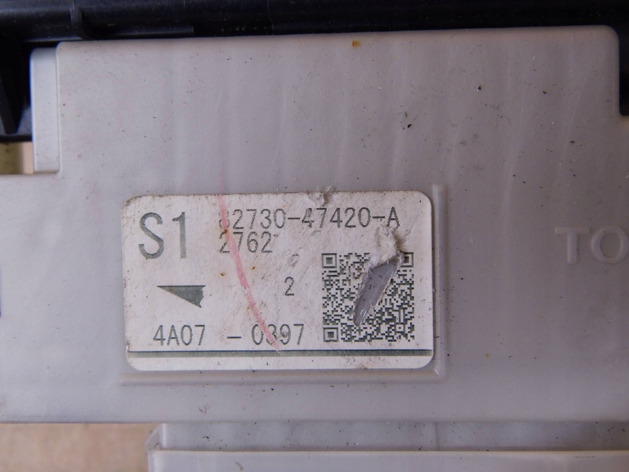 Toyota Prius+ module computer control unit komfortu 89221-47211 82730-47420-A