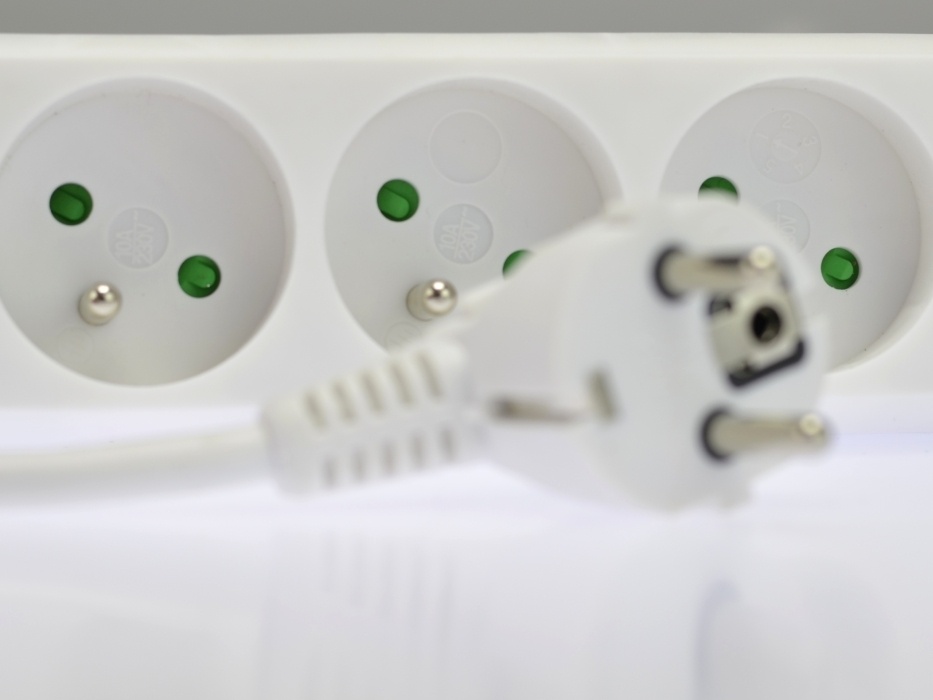 PRZEDŁUŻACZ LISTWA ZASILAJĄCA 5 GNIAZD 3x1,5 10m Kolor biały
